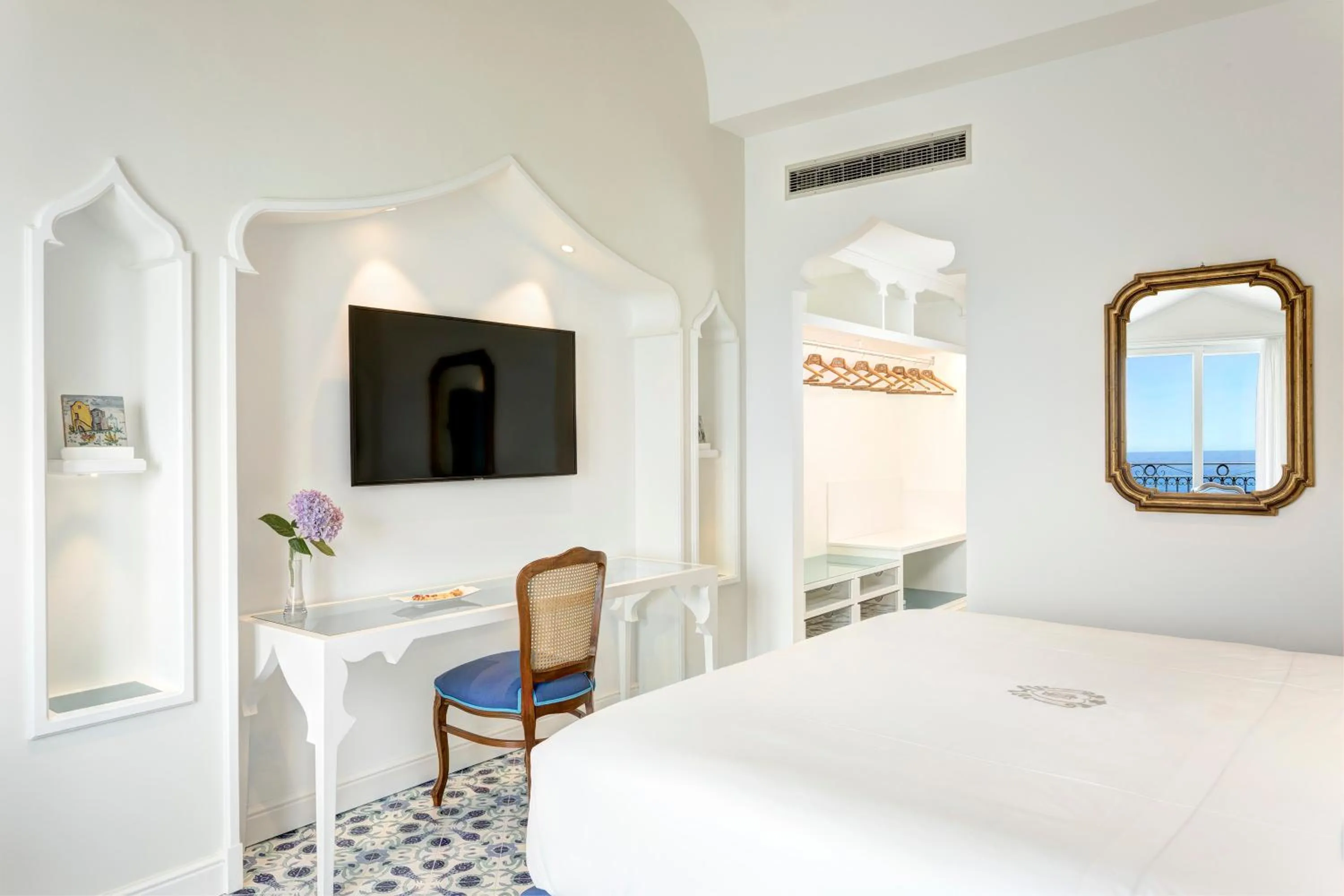 Bed in Grand Hotel Ambasciatori