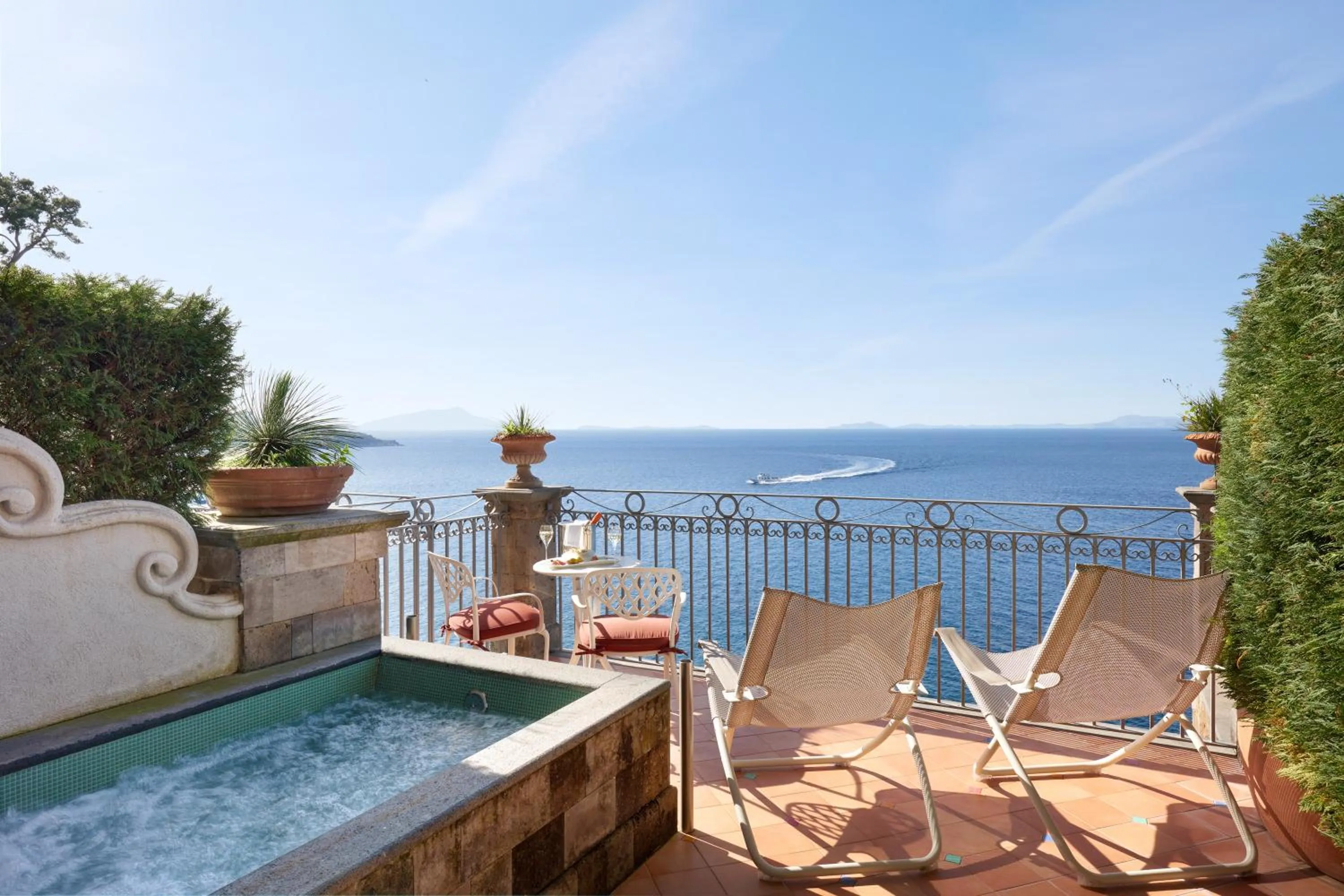 Hot Tub in Grand Hotel Ambasciatori