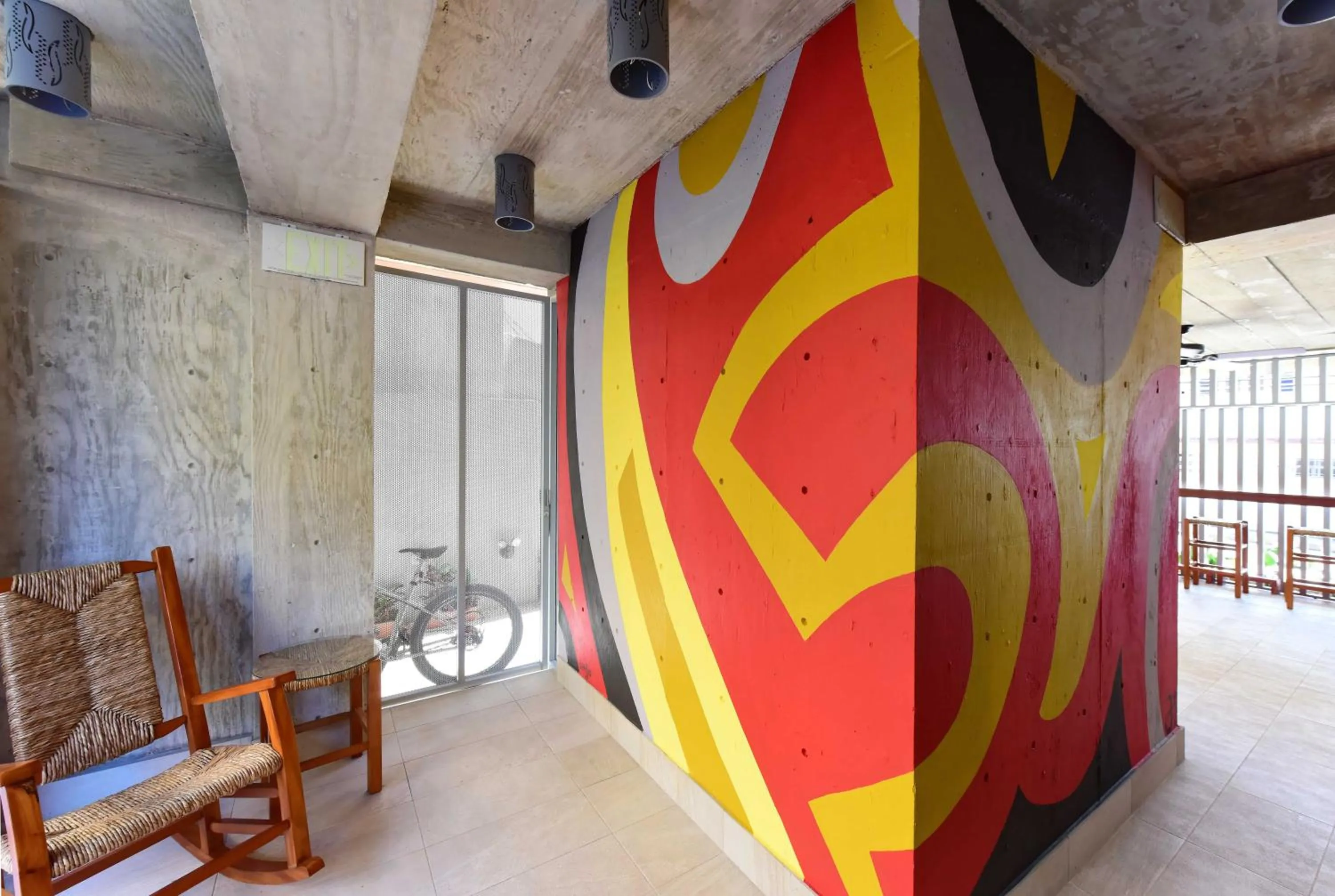 Communal lounge/ TV room in Dream Inn PR