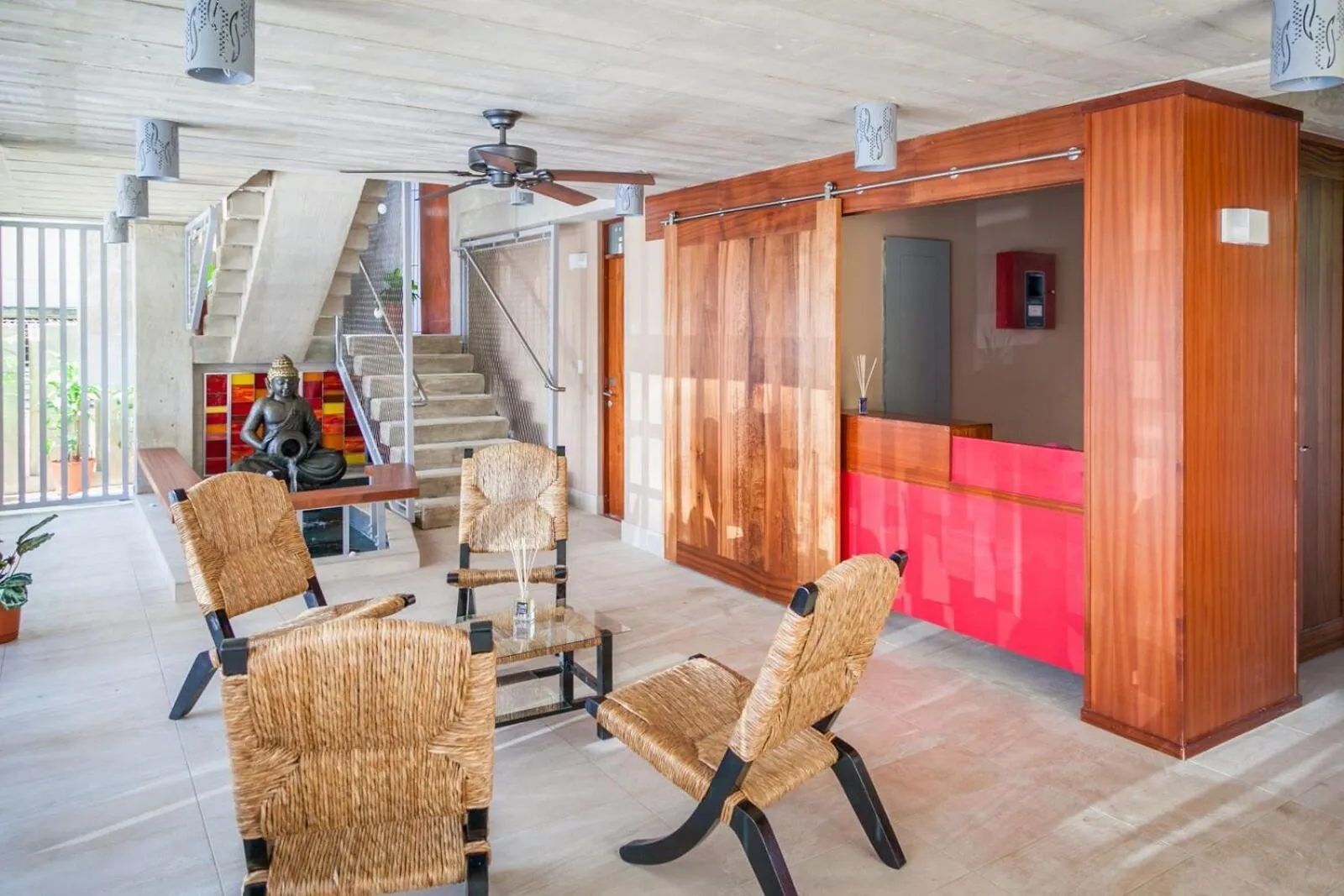 Communal lounge/ TV room in Dream Inn PR