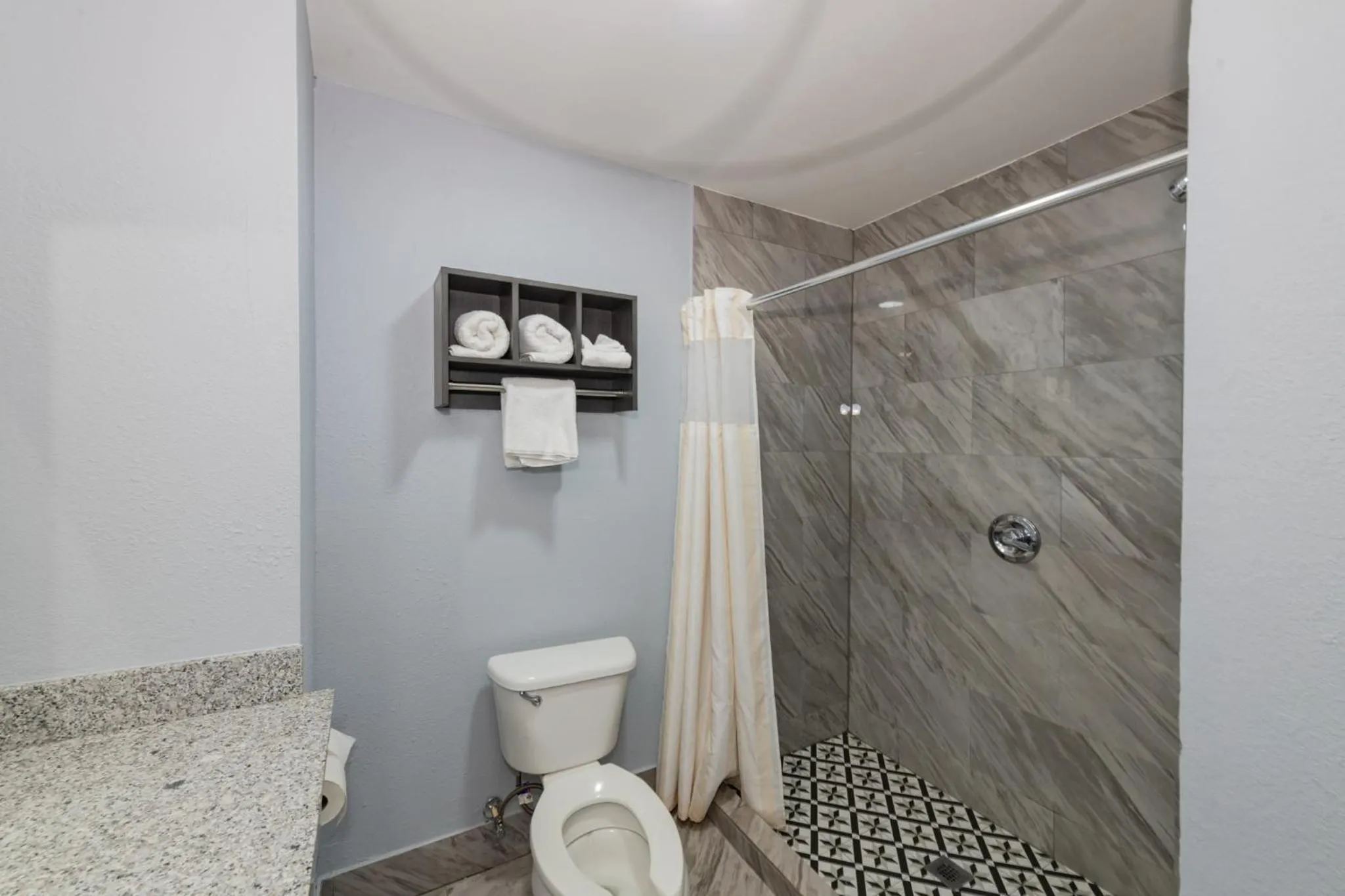 Jamestown inn & Suites