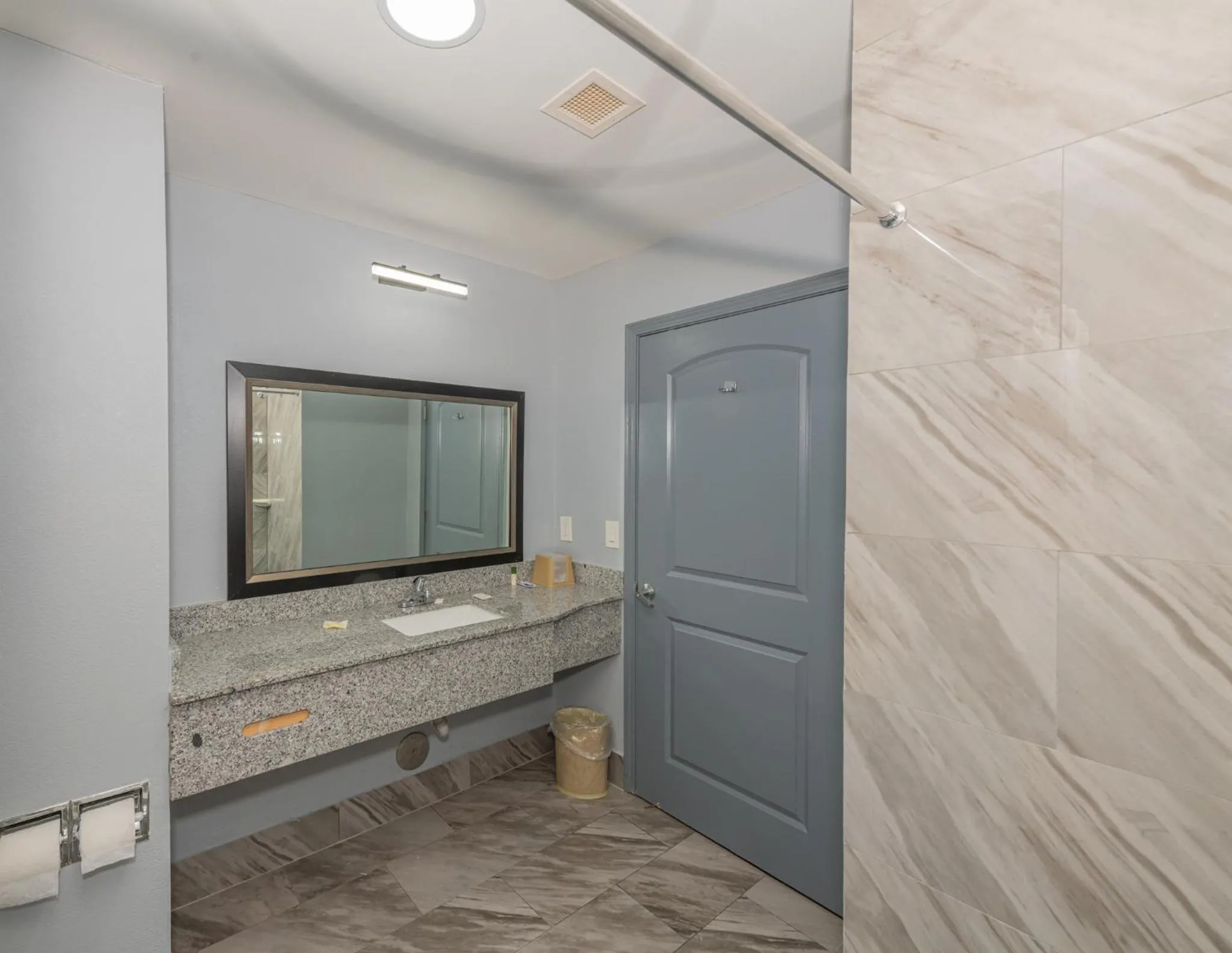 Jamestown inn & Suites