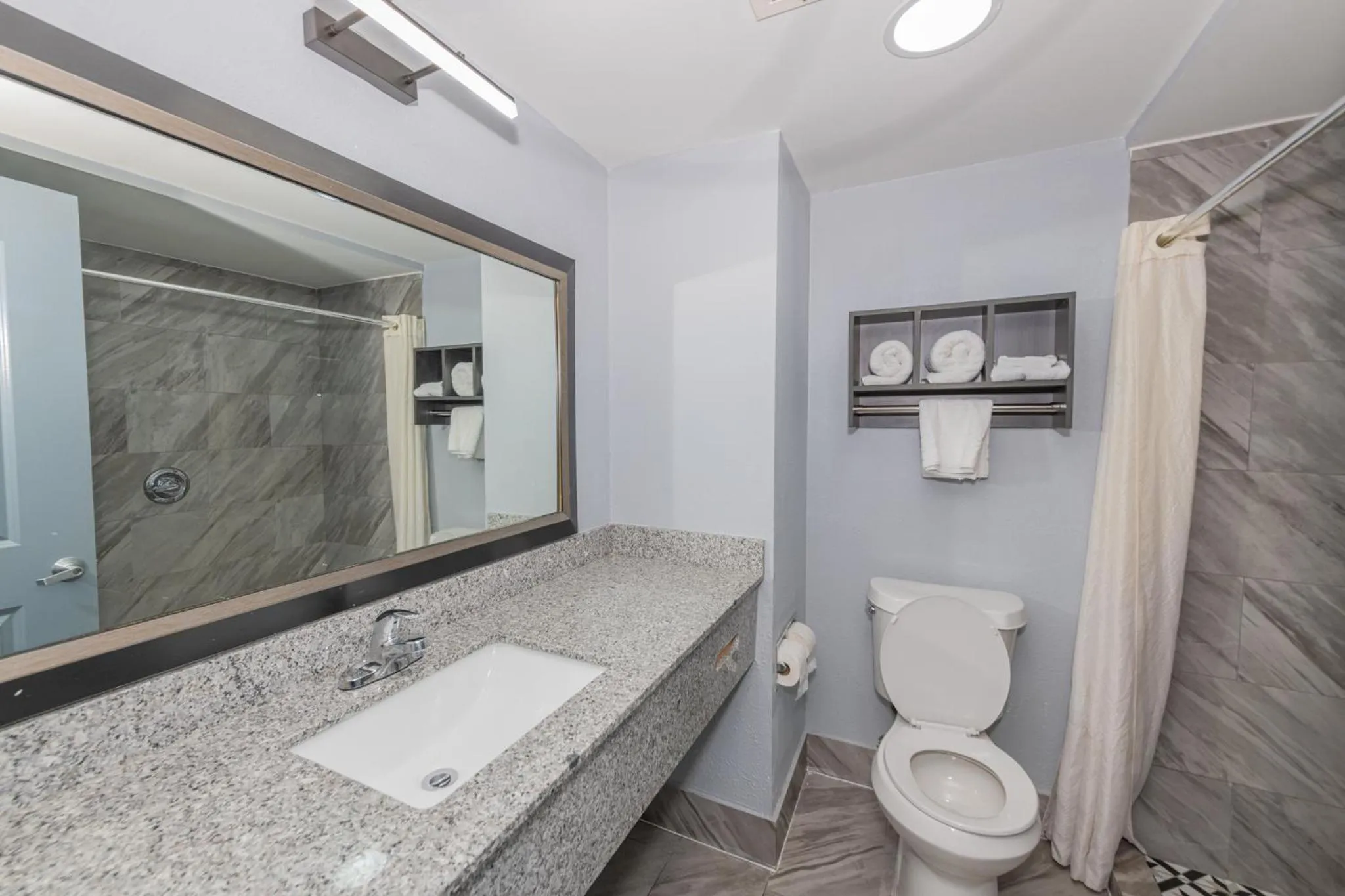 Jamestown inn & Suites