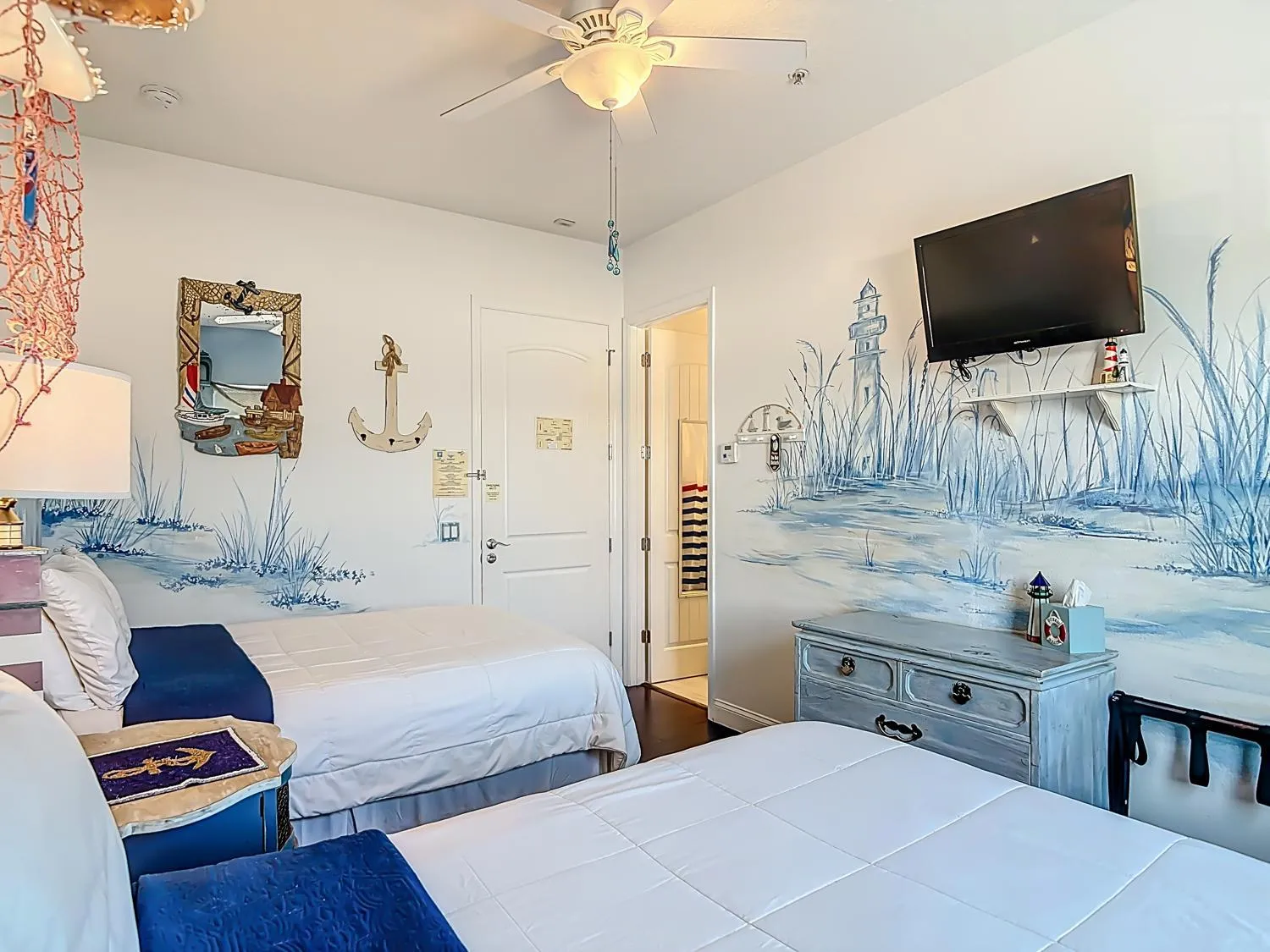 Photo of the whole room, Bed in Inn on the Avenue