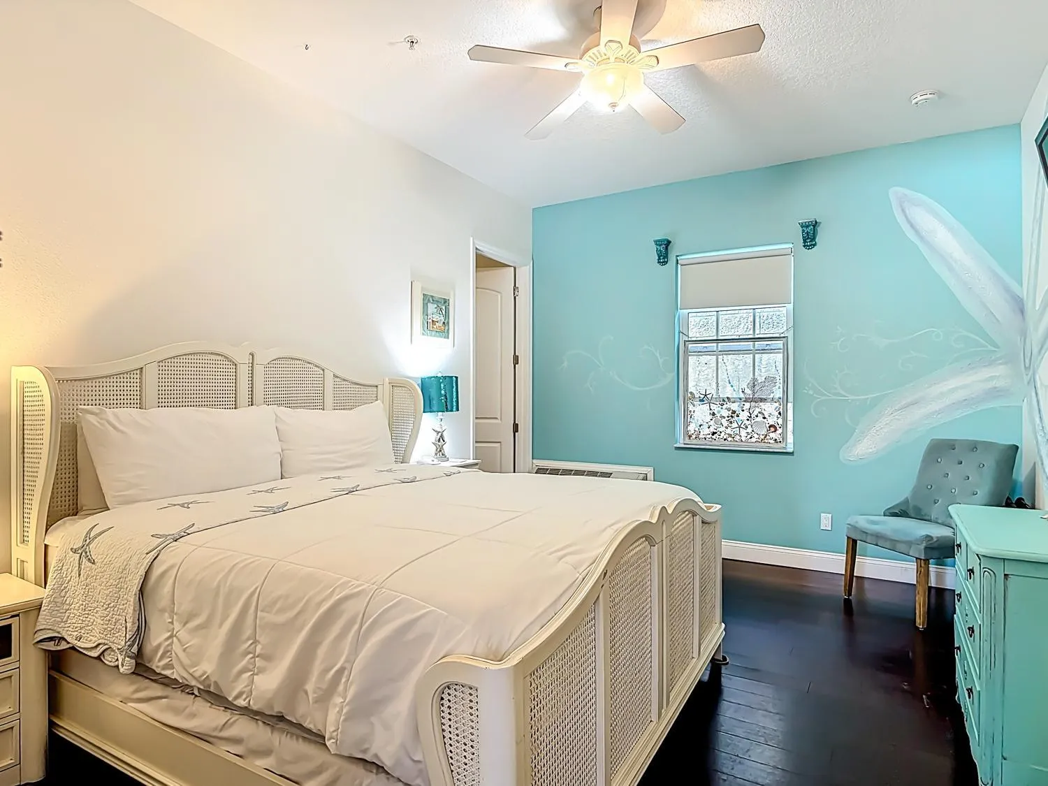 Bed in Inn on the Avenue