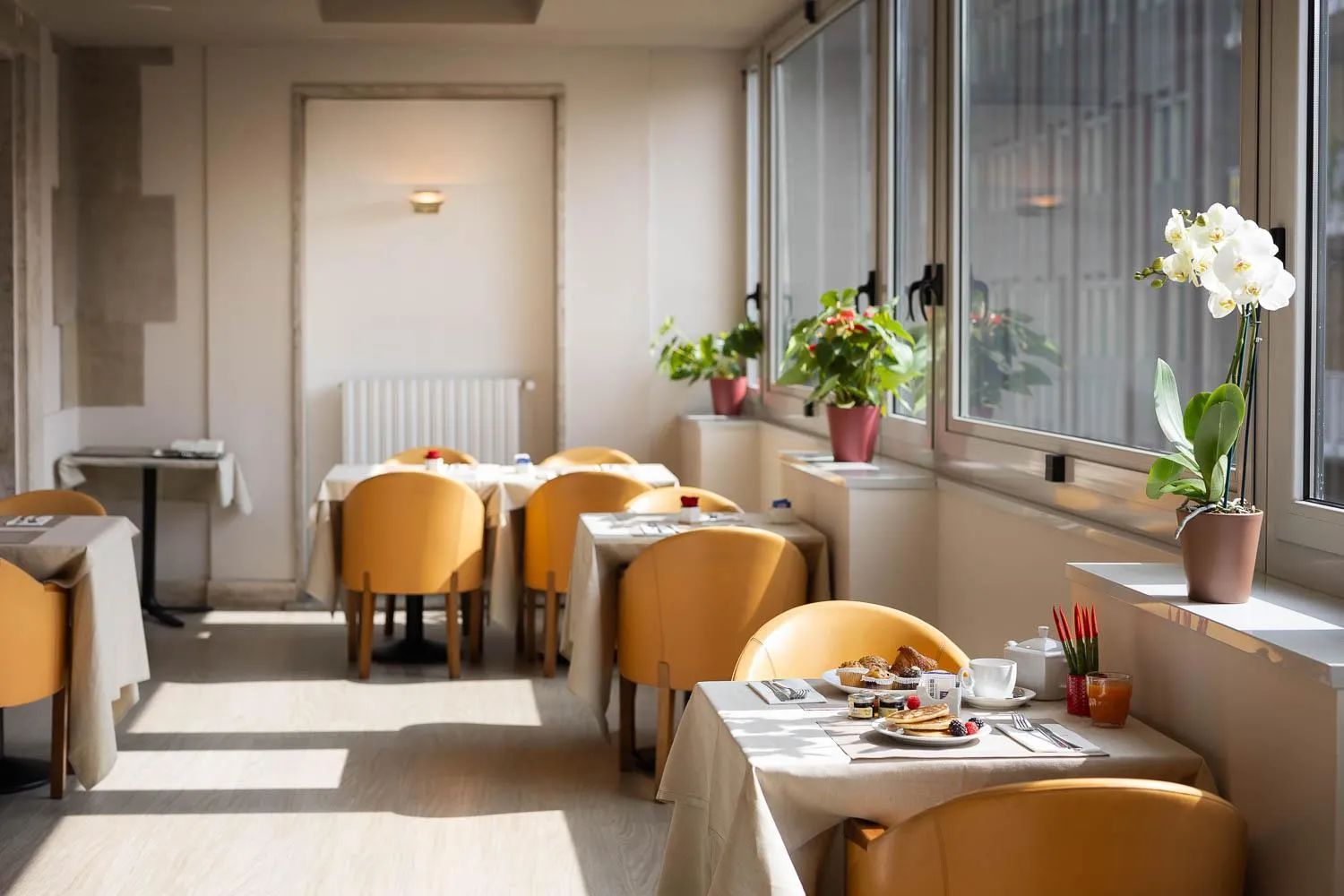 Restaurant/places to eat in iH Hotels Milano Ambasciatori