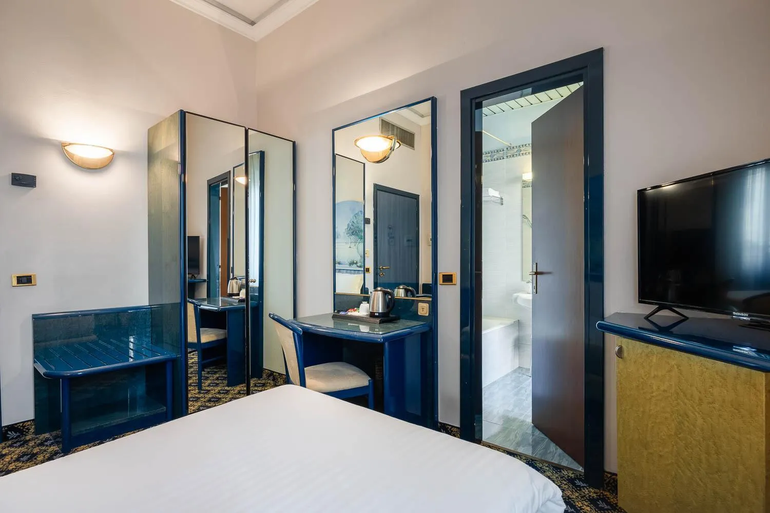 Bed in iH Hotels Milano Ambasciatori