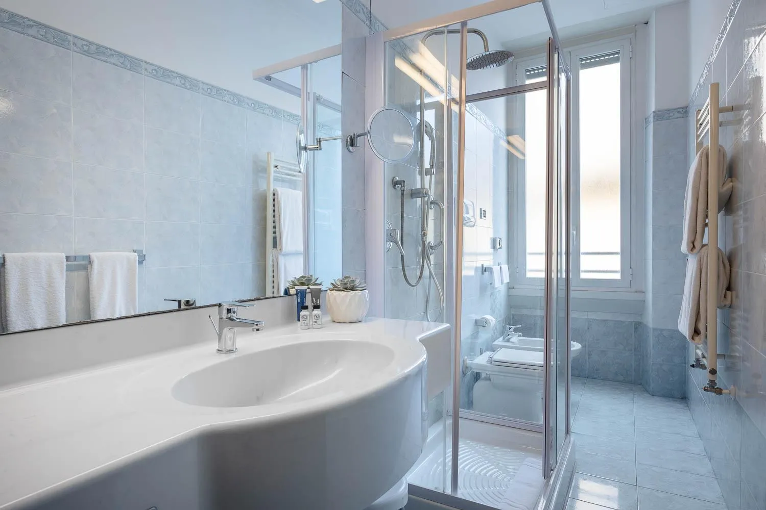 Shower in iH Hotels Milano Ambasciatori