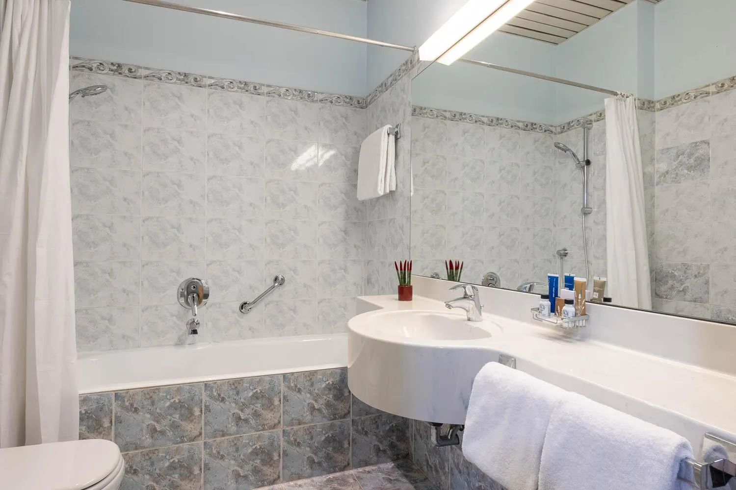 Bathroom in iH Hotels Milano Ambasciatori