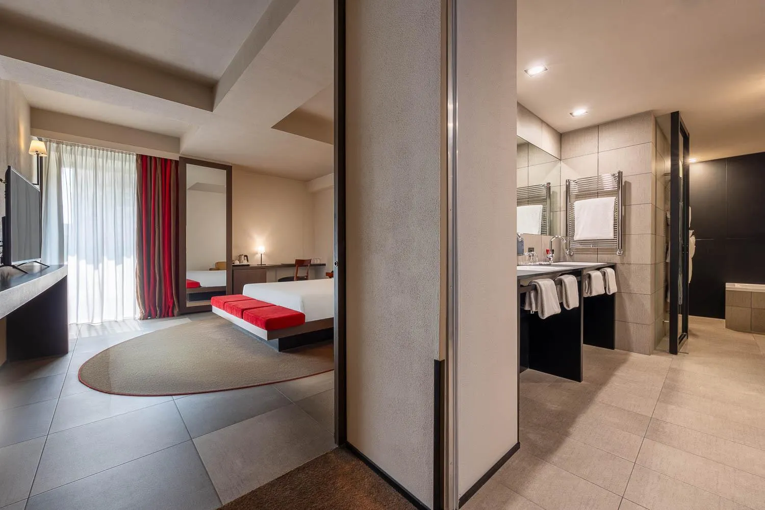 Bathroom, Bed in iH Hotels Milano Ambasciatori