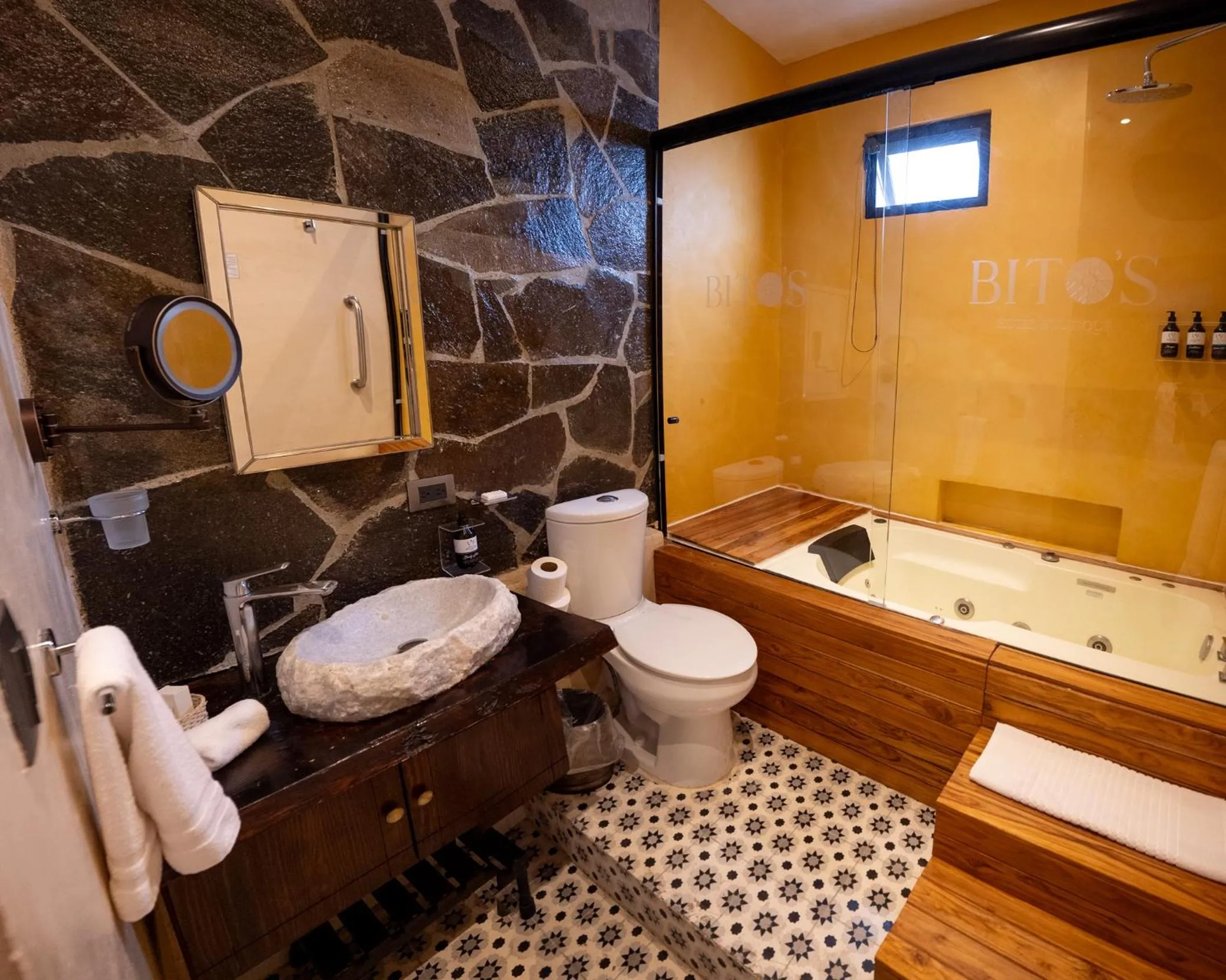 Shower in Bito's Hotel Boutique