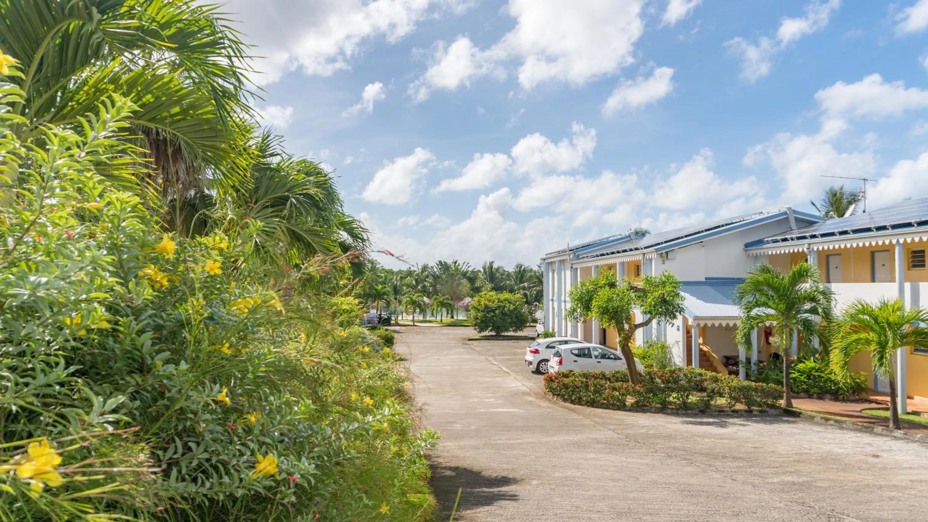 Facade/entrance in Residence Les Cayalines