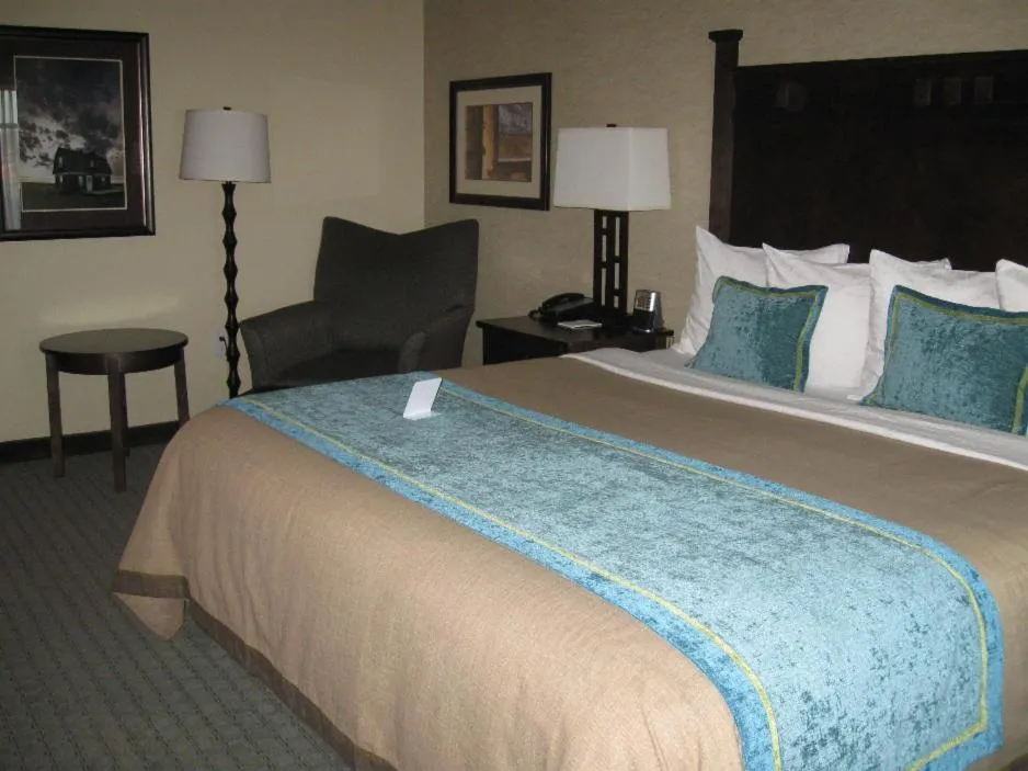 Bed in Little Missouri Inn & Suites Watford City