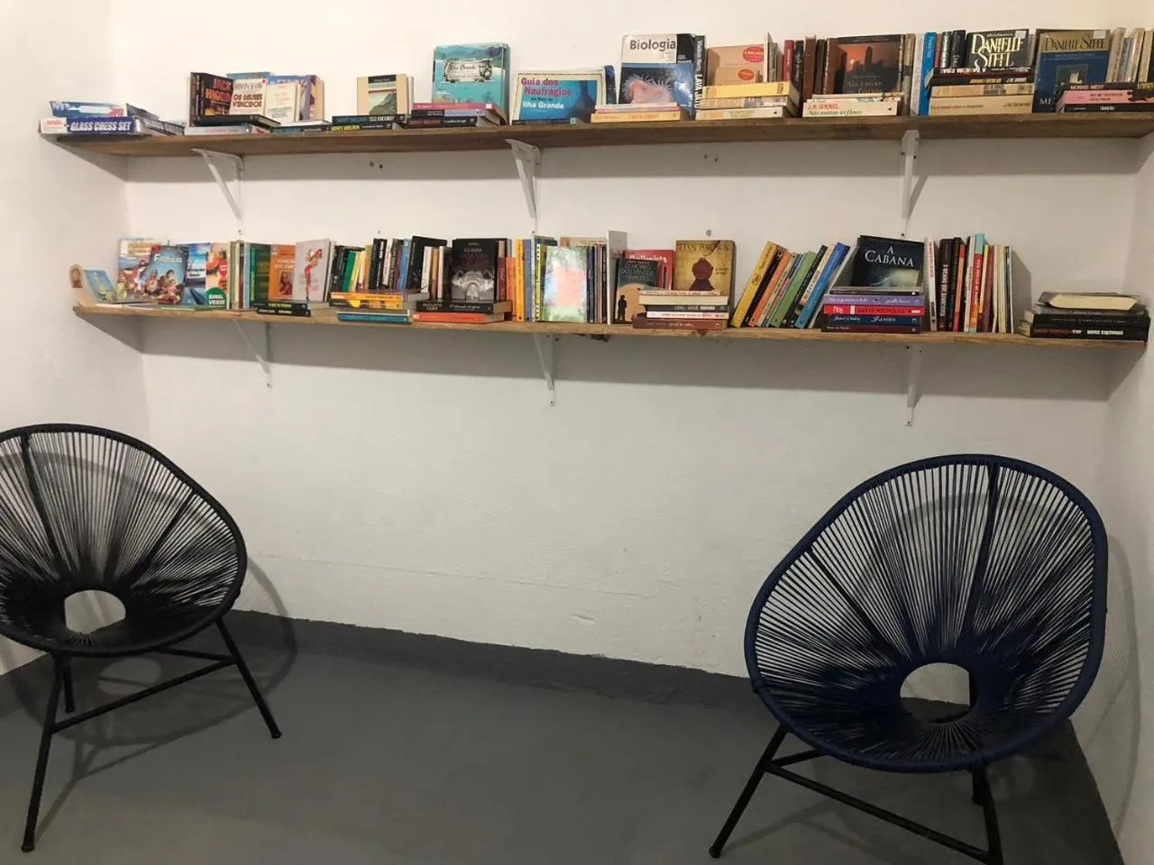 Library in Pousada Frezza Mergulho