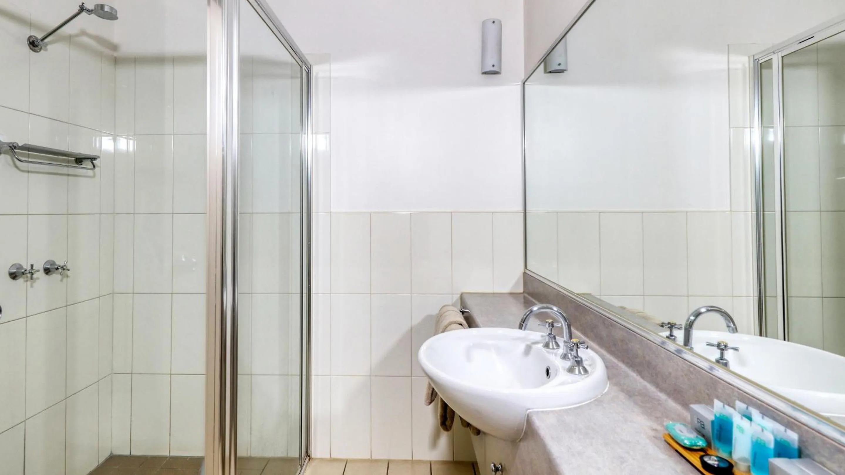 Shower in The Saltbush Motor Inn