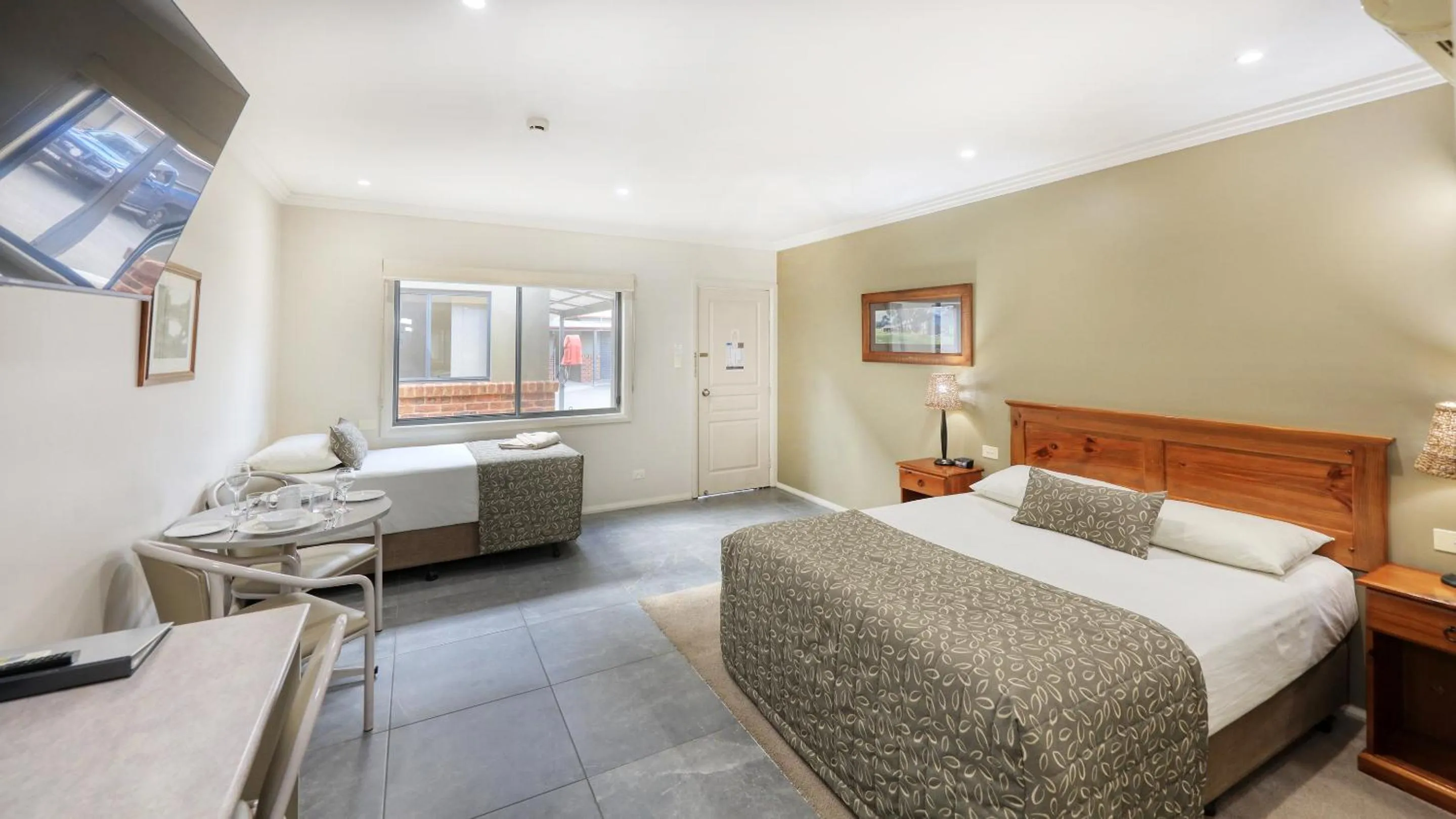 Photo of the whole room, Bed in The Saltbush Motor Inn