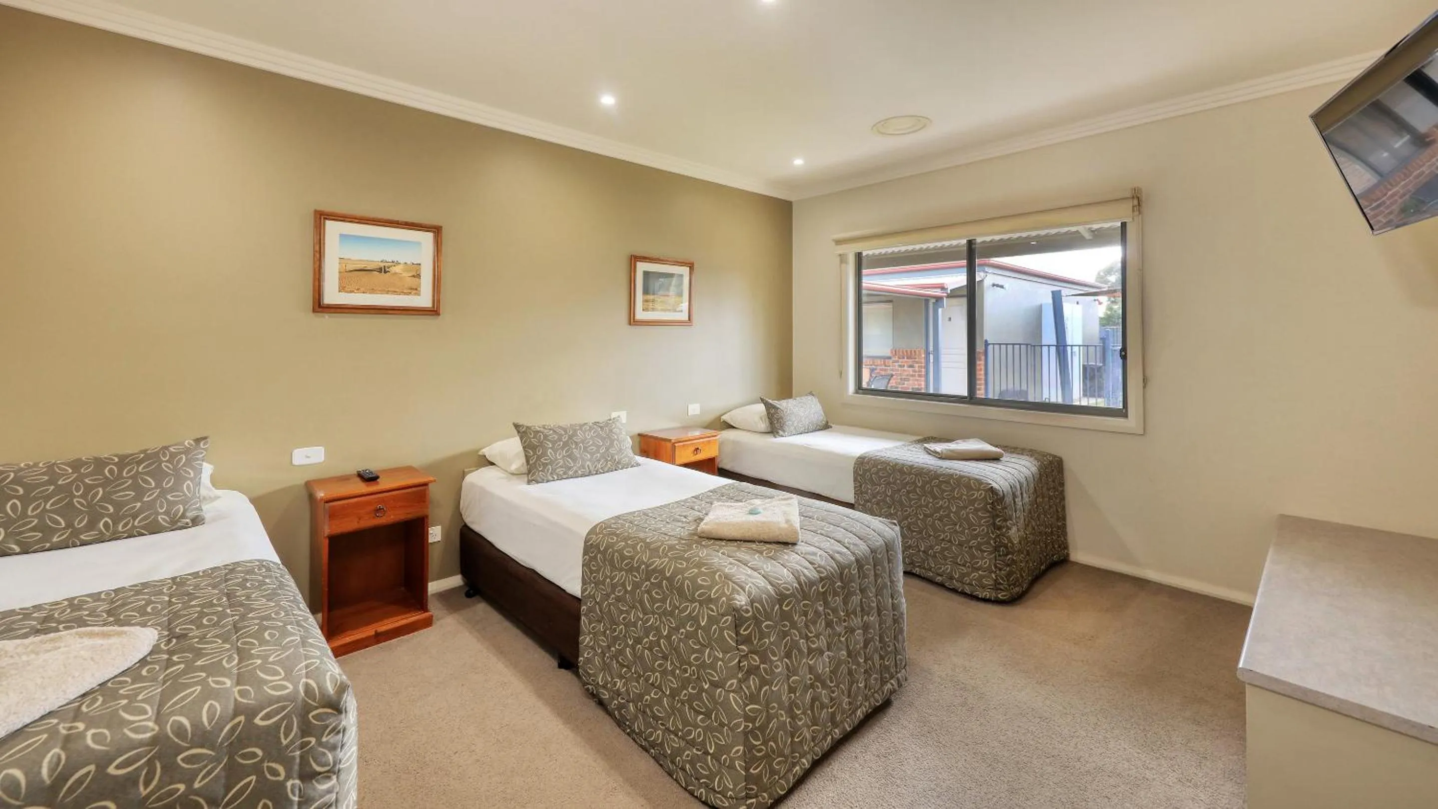 Bedroom, Bed in The Saltbush Motor Inn