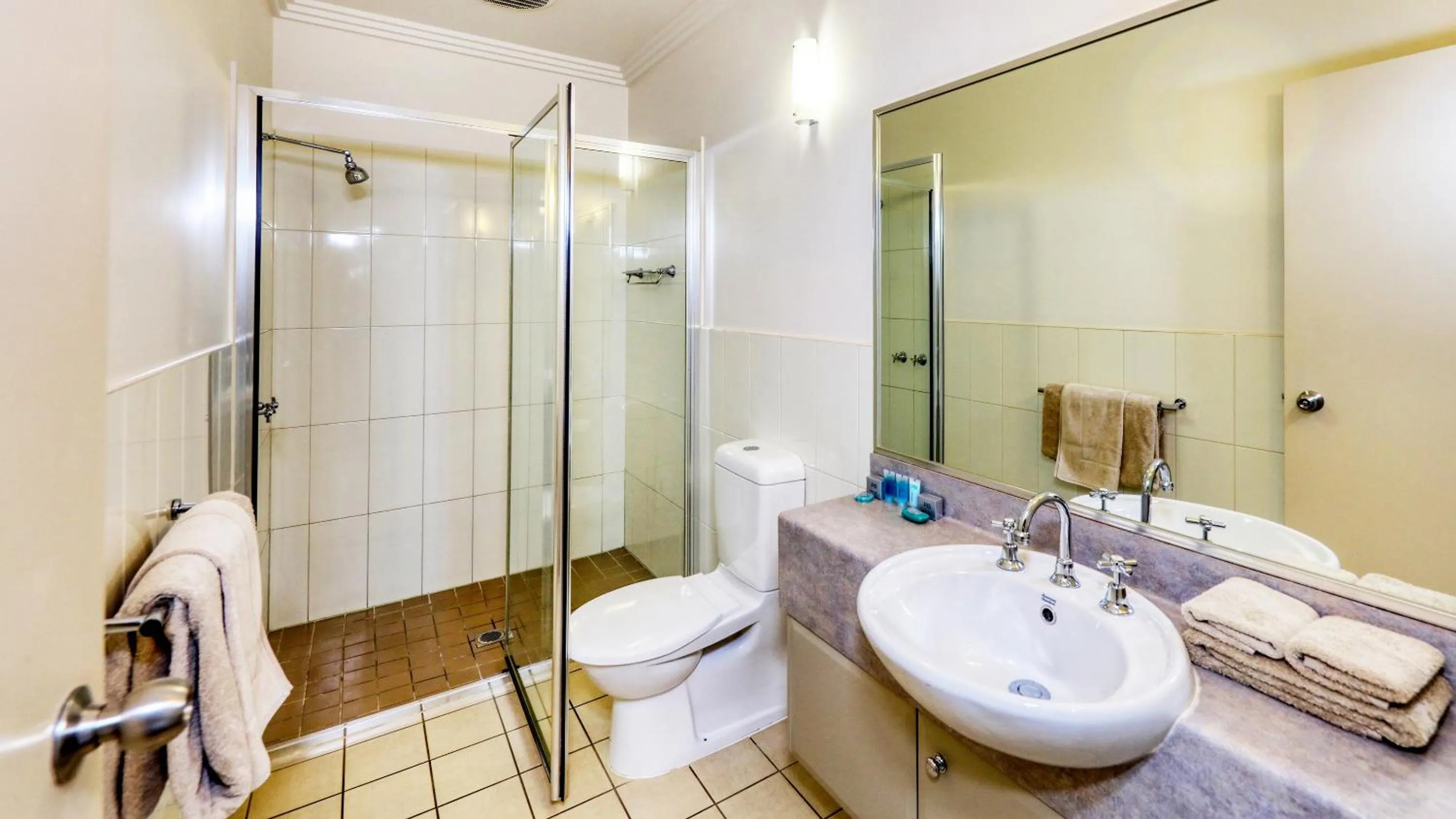 Shower in The Saltbush Motor Inn