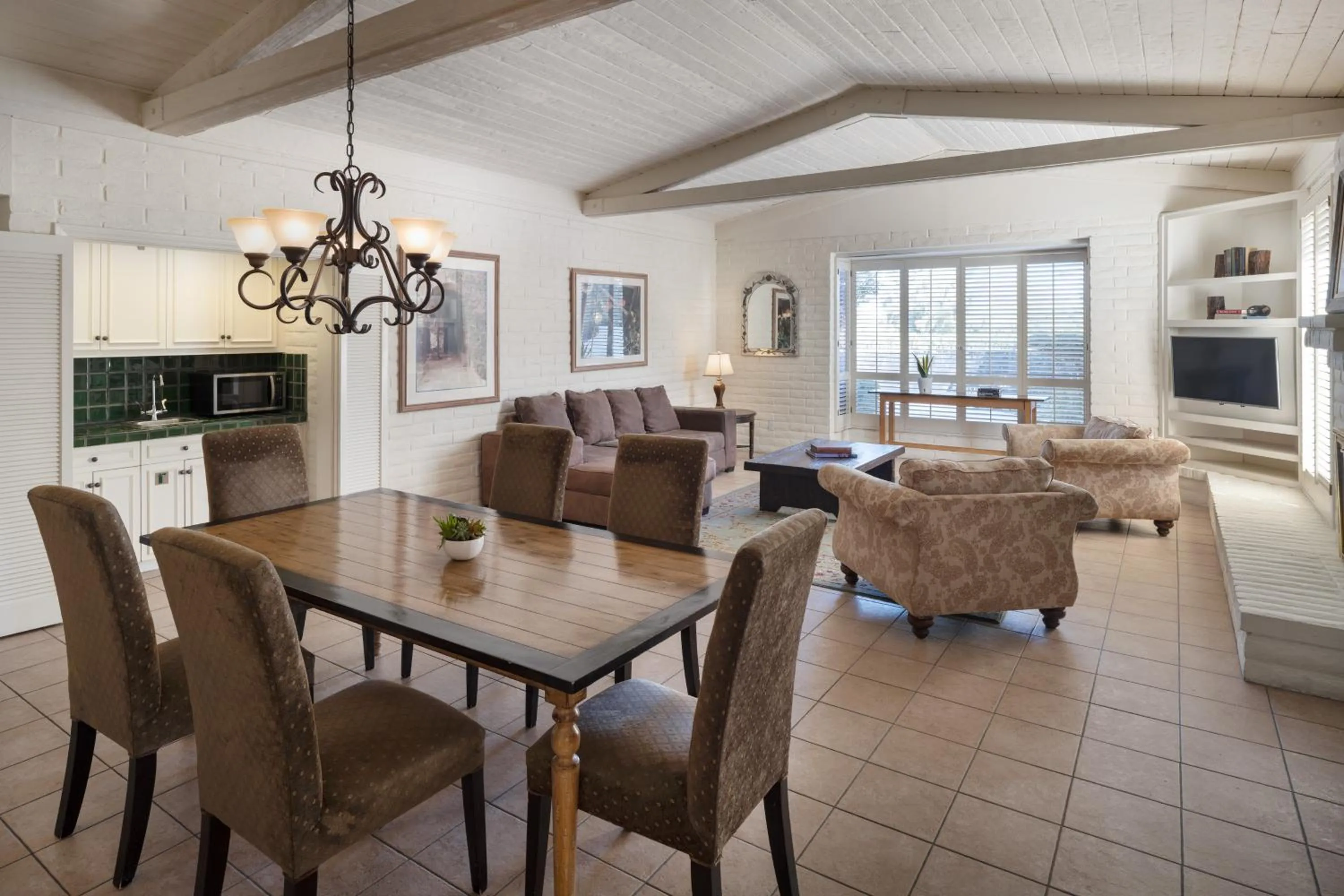 Living room in La Casa Del Zorro Resort & Spa