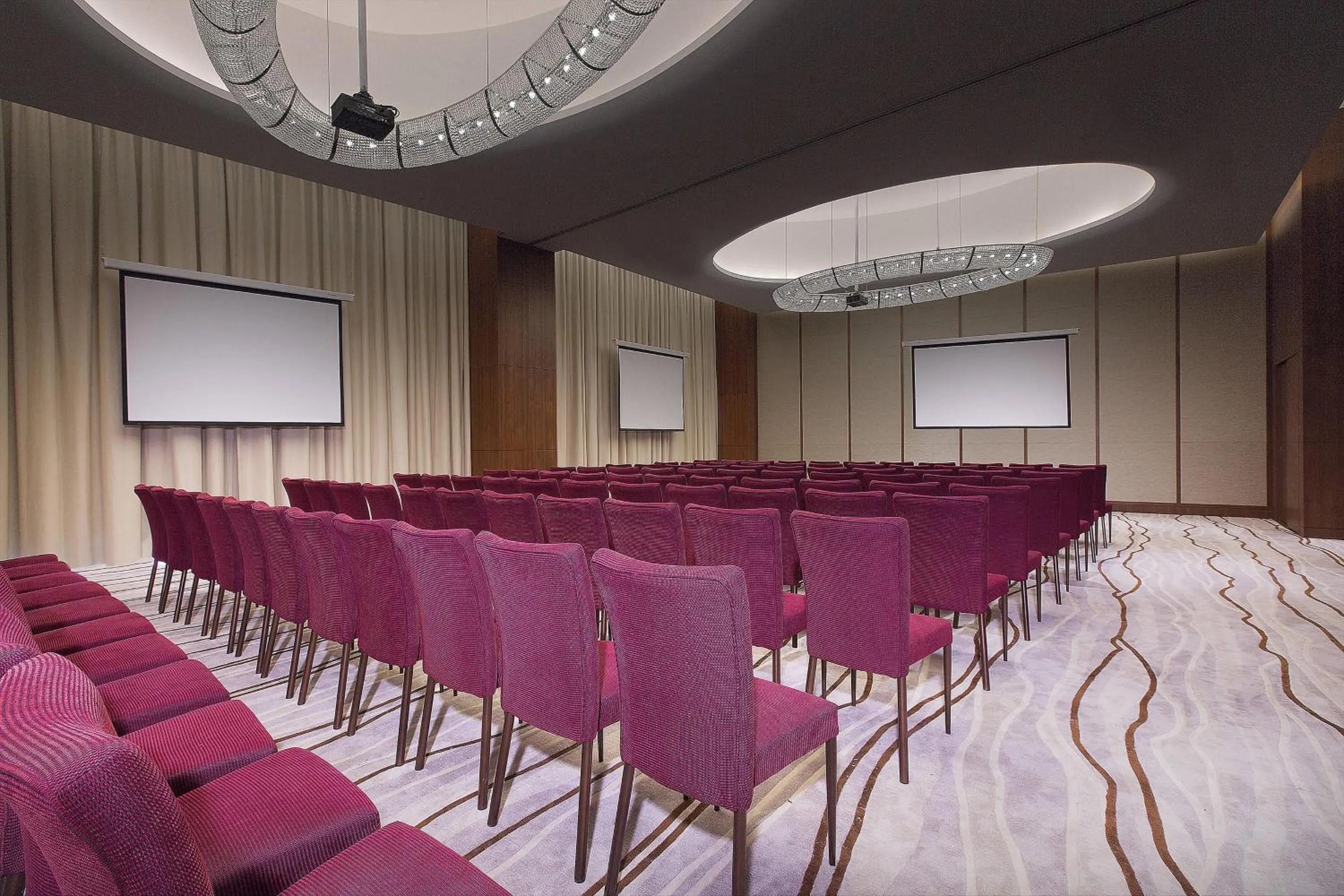 Meeting/conference room in Sheraton Qinhuangdao Beidaihe Hotel