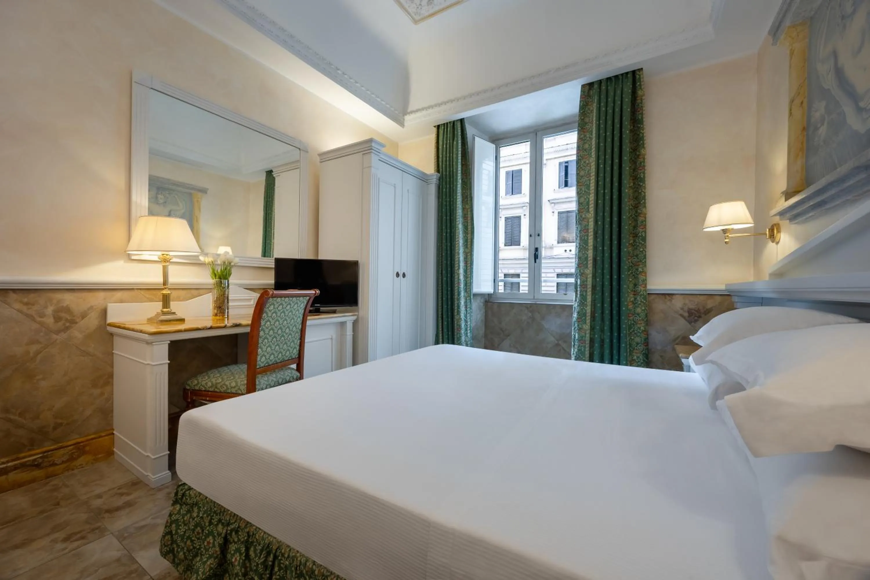 Photo of the whole room, Bed in Hotel Palladium Palace