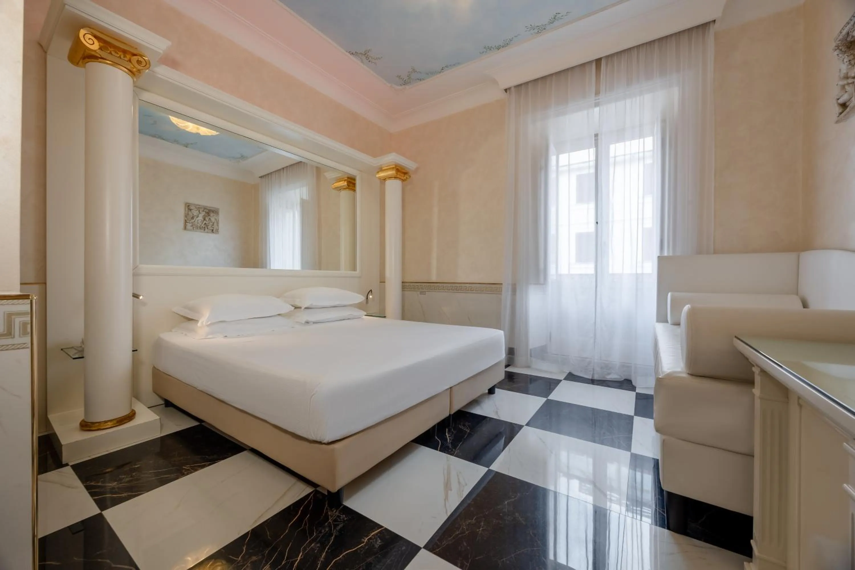 Photo of the whole room, Bed in Hotel Palladium Palace