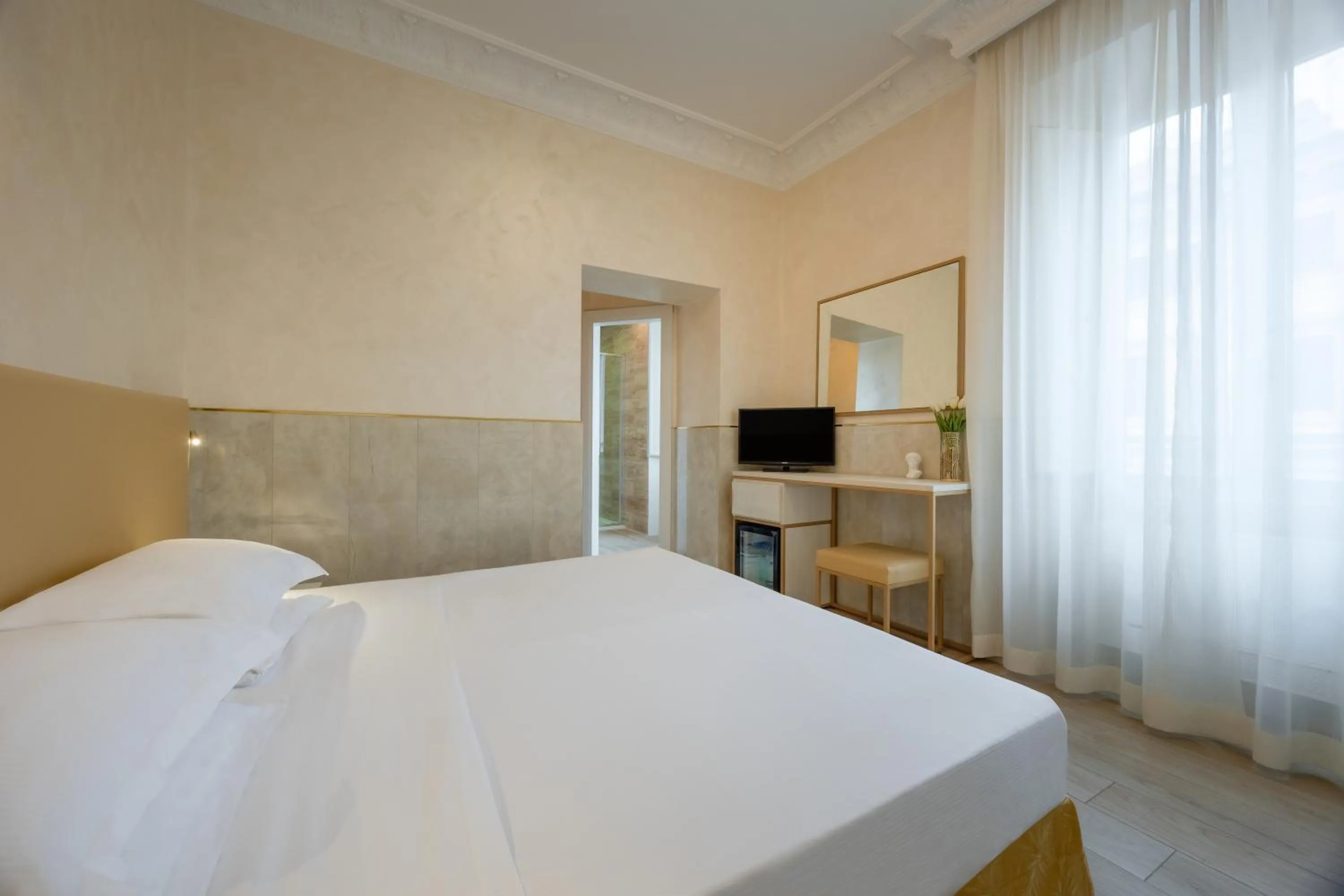 Photo of the whole room, Bed in Hotel Palladium Palace