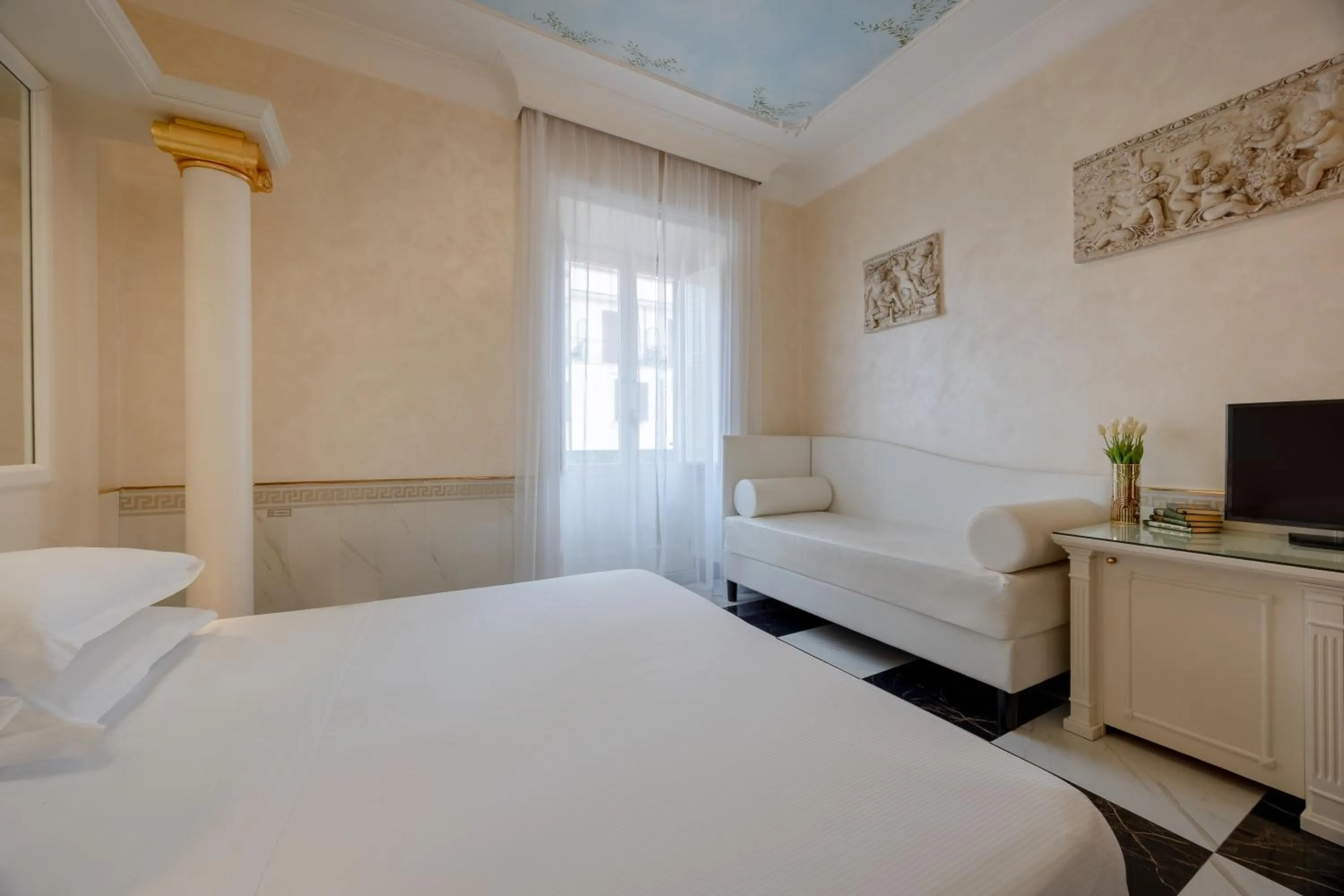 Photo of the whole room, Bed in Hotel Palladium Palace