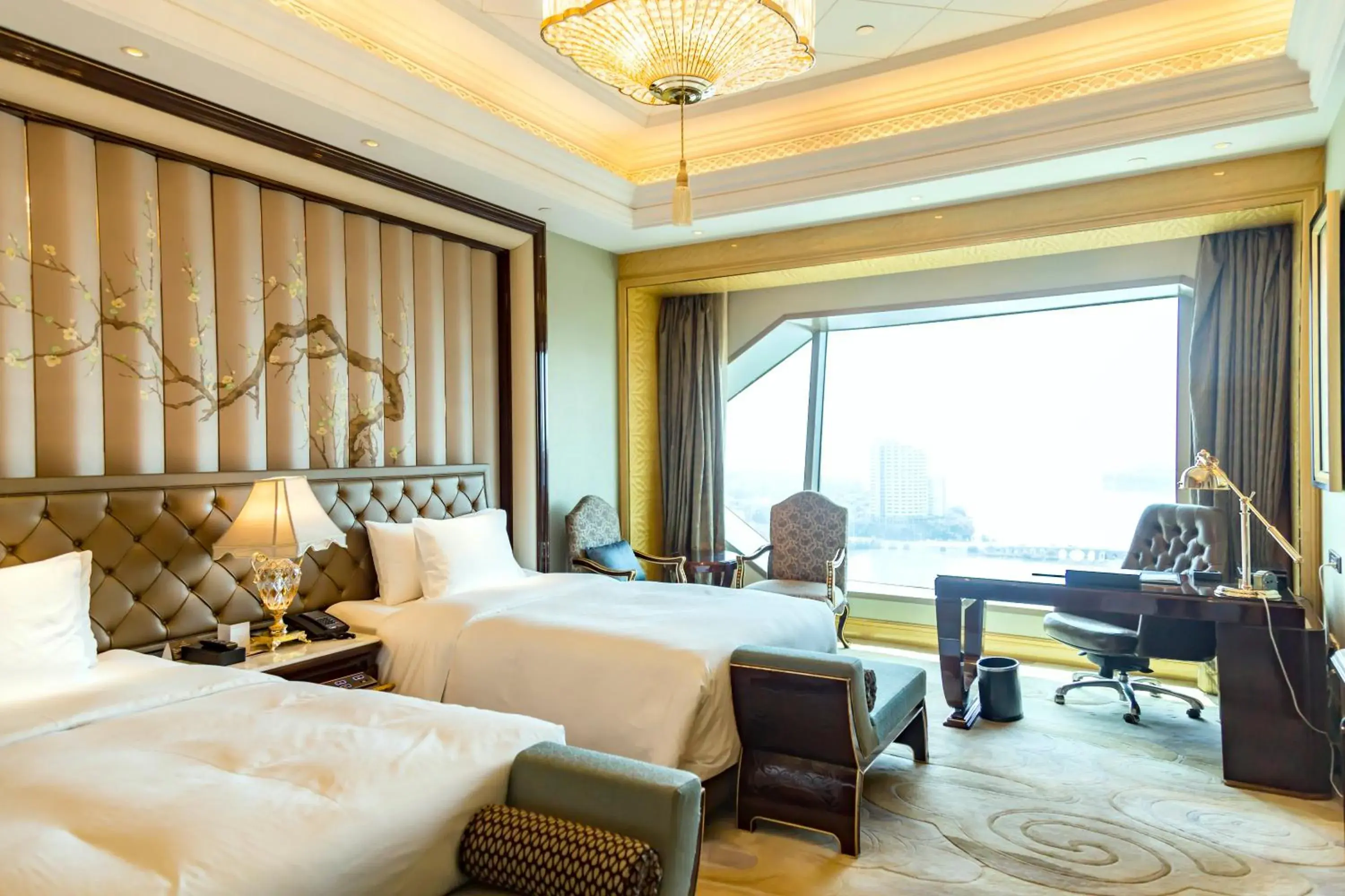 Executive Twin Room with Lake View in Wanda Reign Wuhan Executive Twin Room with Lake View in Wanda Reign Wuhan