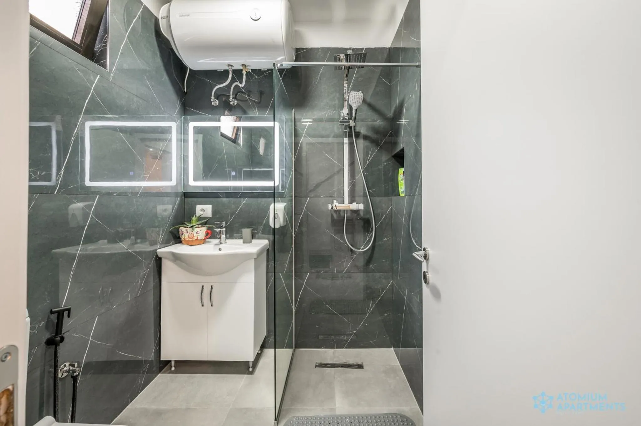 Bathroom in Atomium apartments