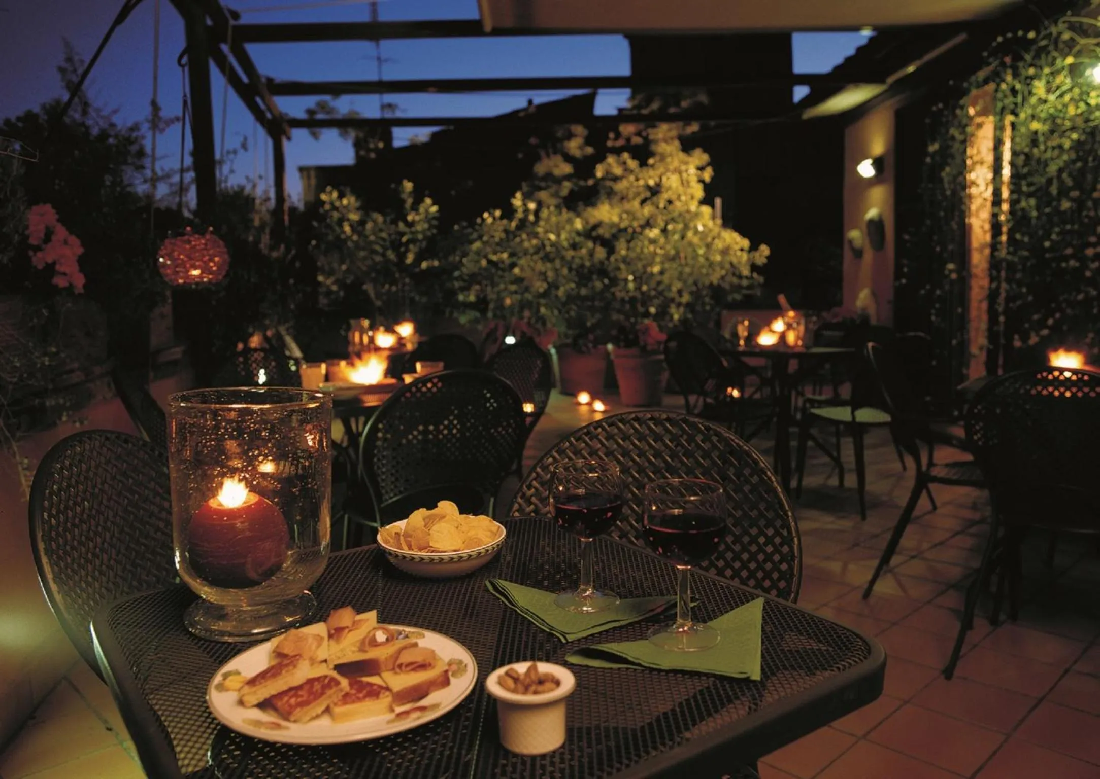 Restaurant/places to eat in Hotel Columbia