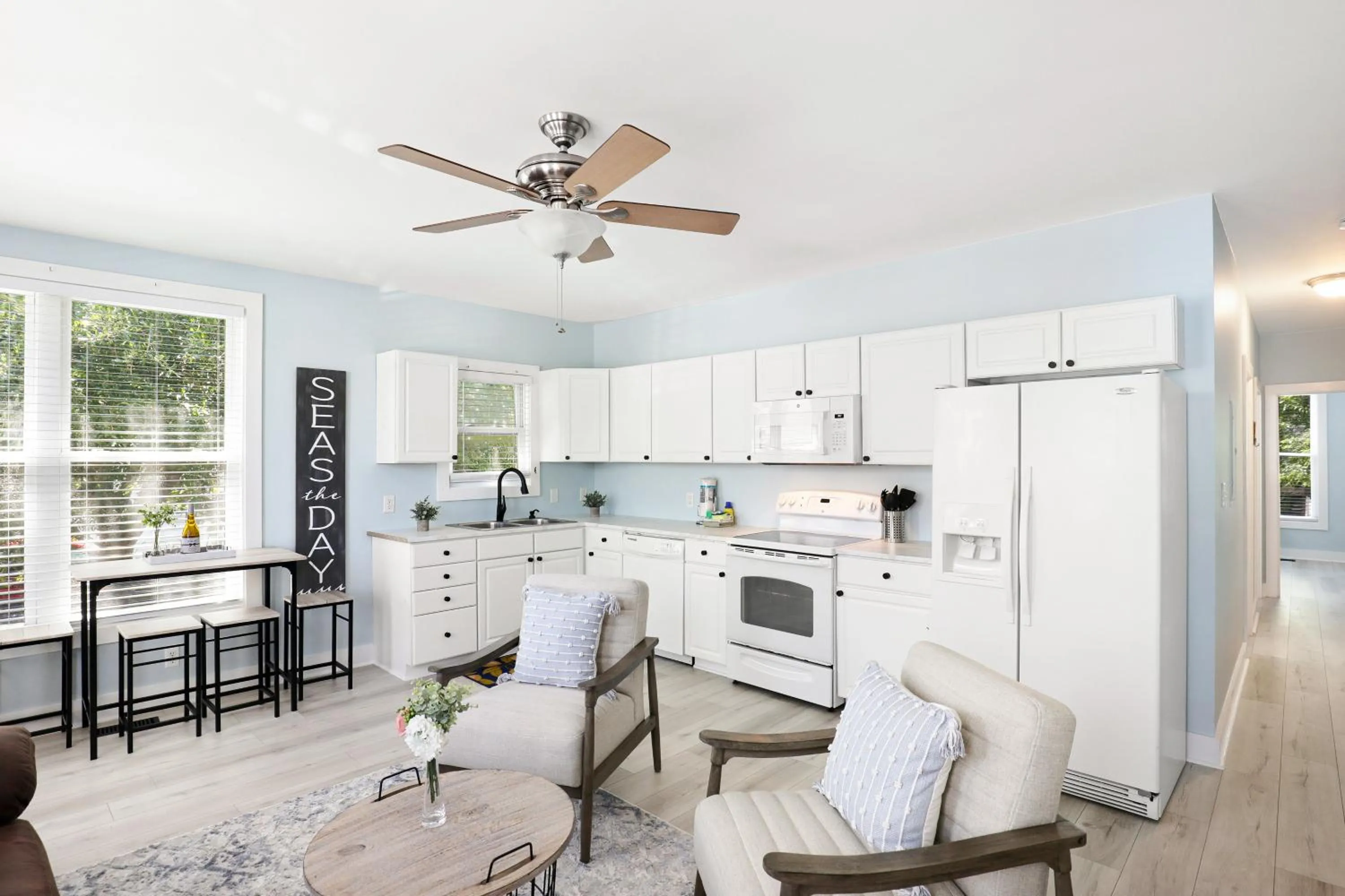 Salty Shack Unit A Dog Friendly Home Across from the Beach - Central Location