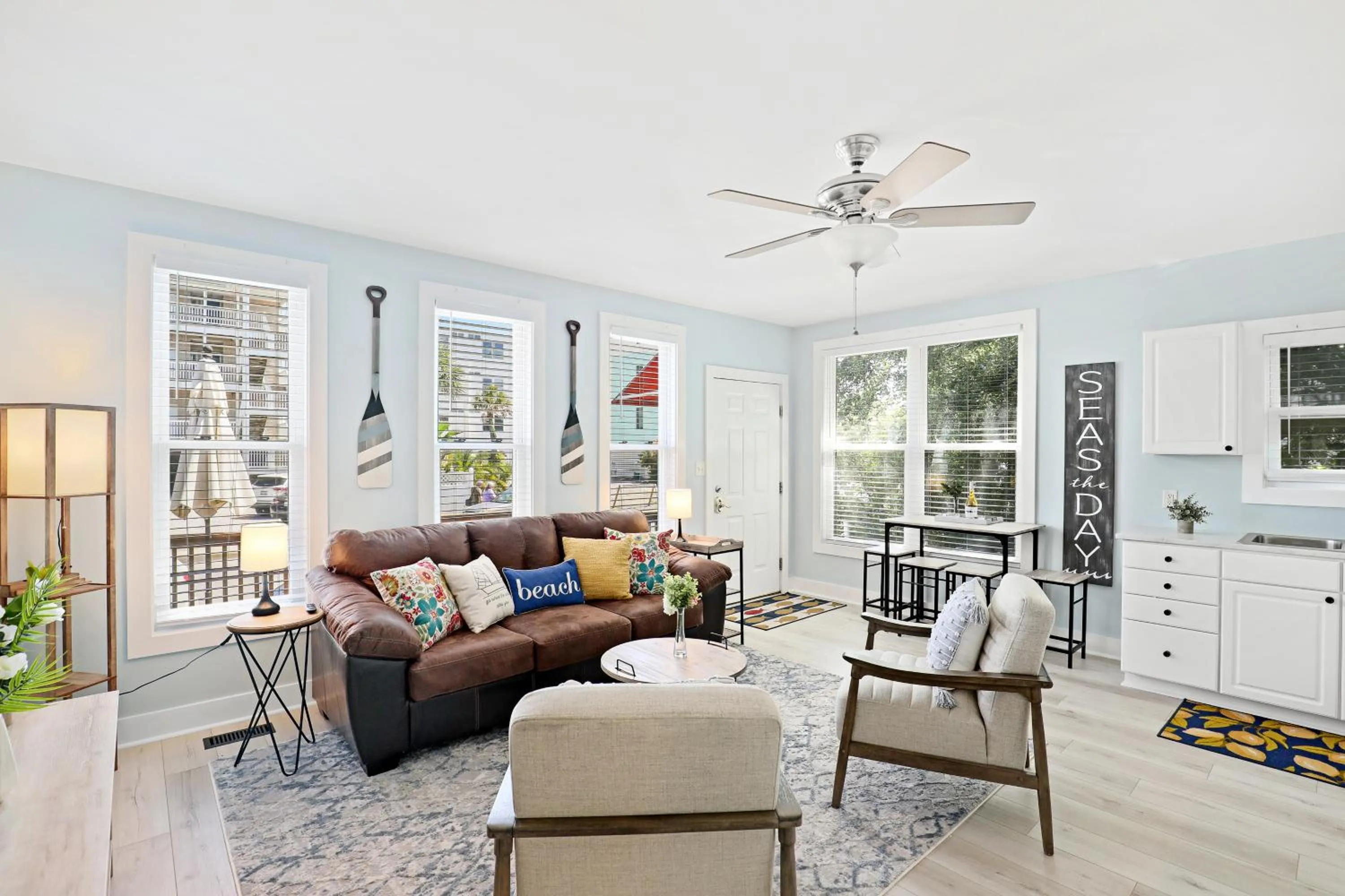 Salty Shack Unit A Dog Friendly Home Across from the Beach - Central Location