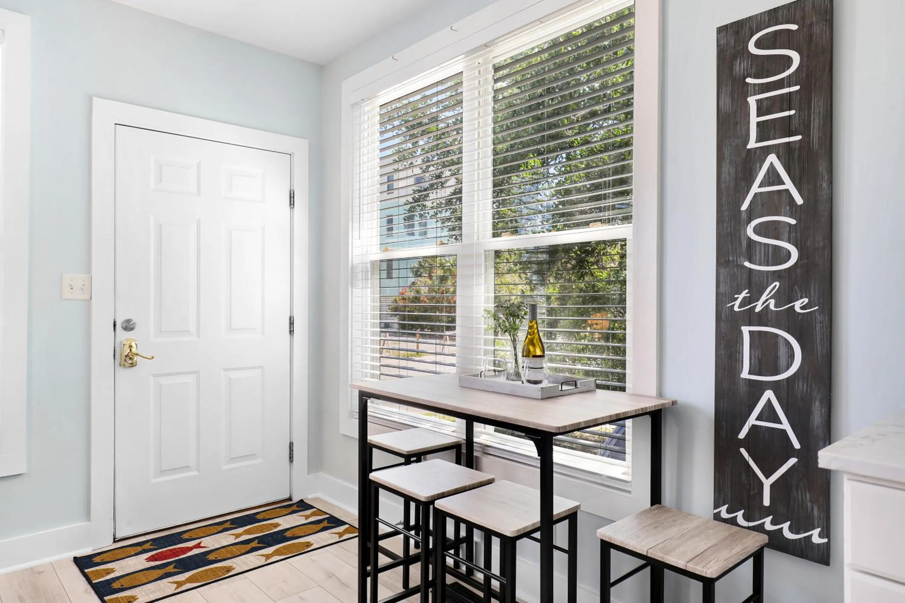 Salty Shack Unit A Dog Friendly Home Across from the Beach - Central Location