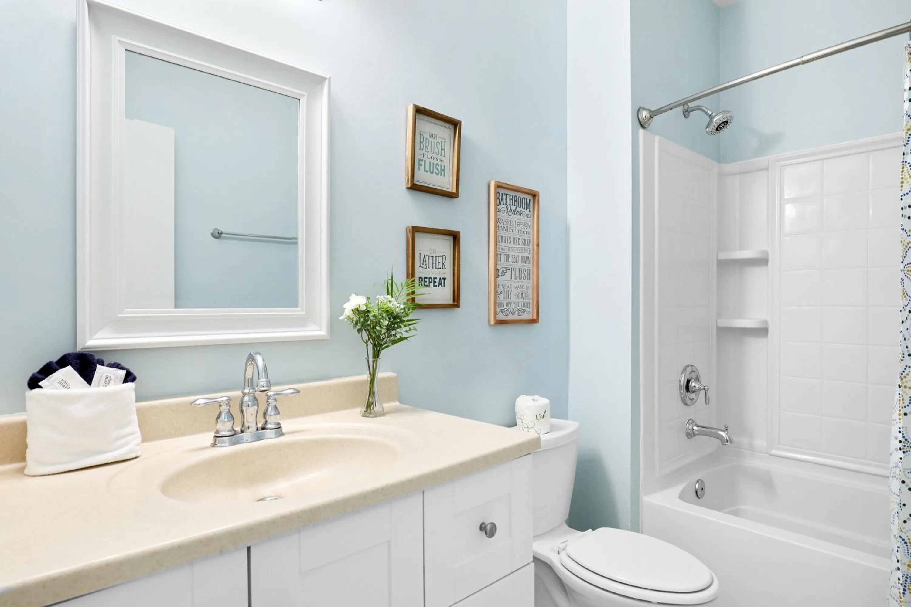 Salty Shack Unit A Dog Friendly Home Across from the Beach - Central Location