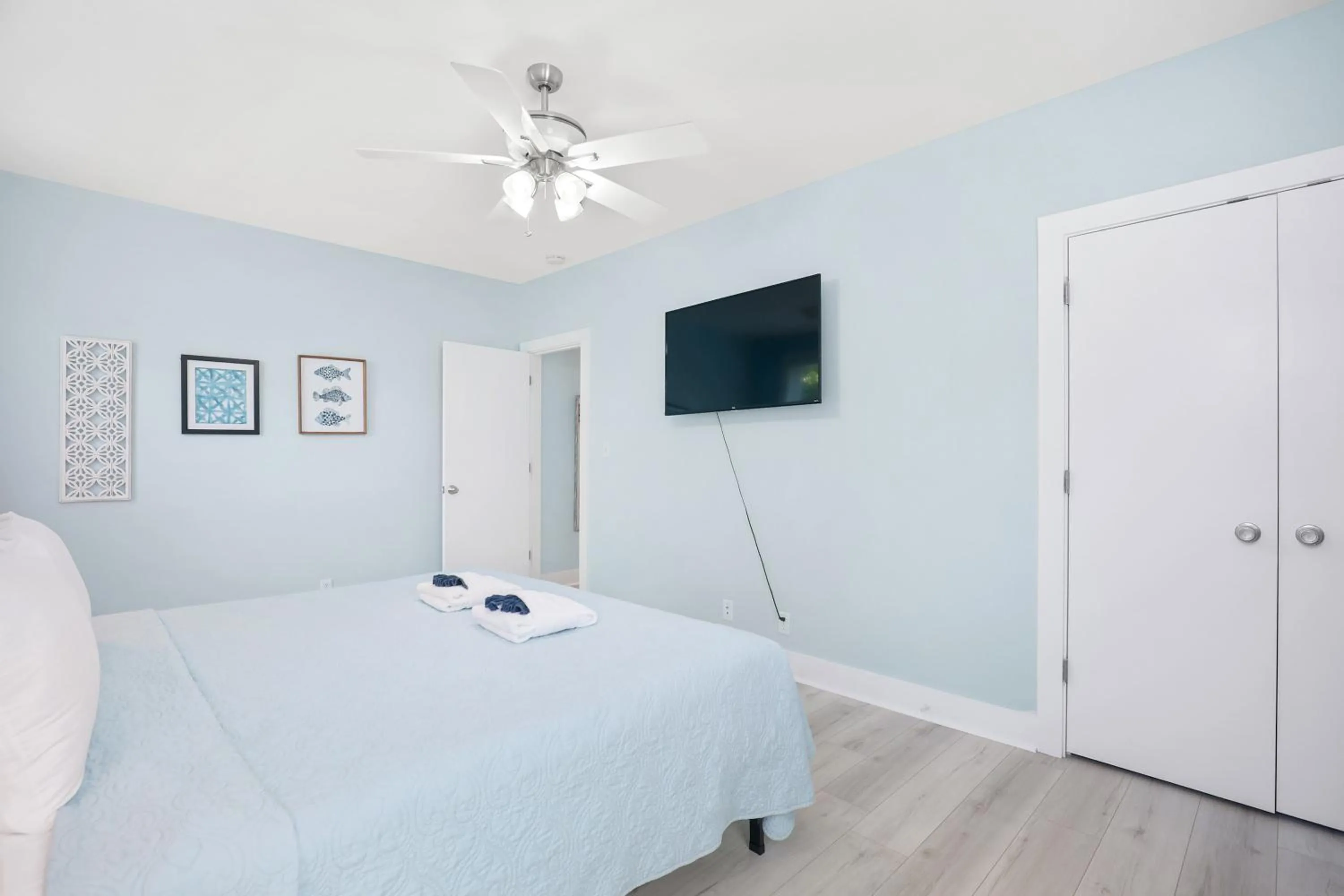 Bed in Salty Shack Unit A Dog Friendly Home Across from the Beach - Central Location