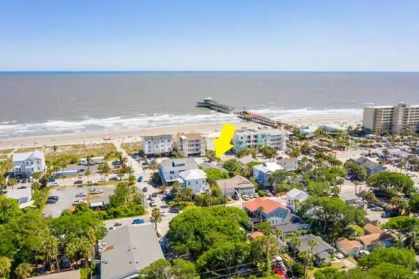 Salty Shack Unit A Dog Friendly Home Across from the Beach - Central Location