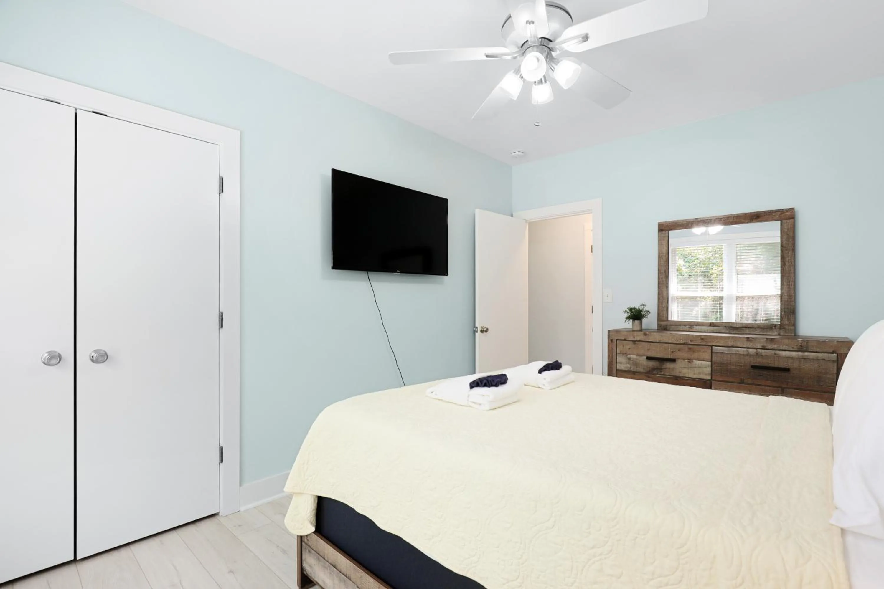 Bed in Salty Shack Unit A Dog Friendly Home Across from the Beach - Central Location