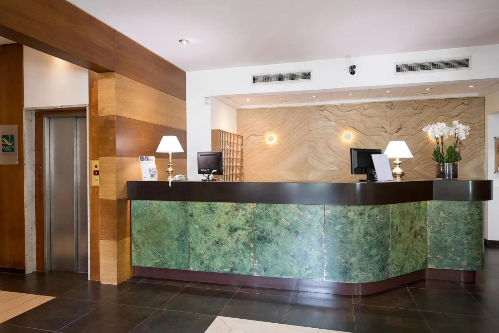 Lobby or reception in Quality Hotel Nova Domus