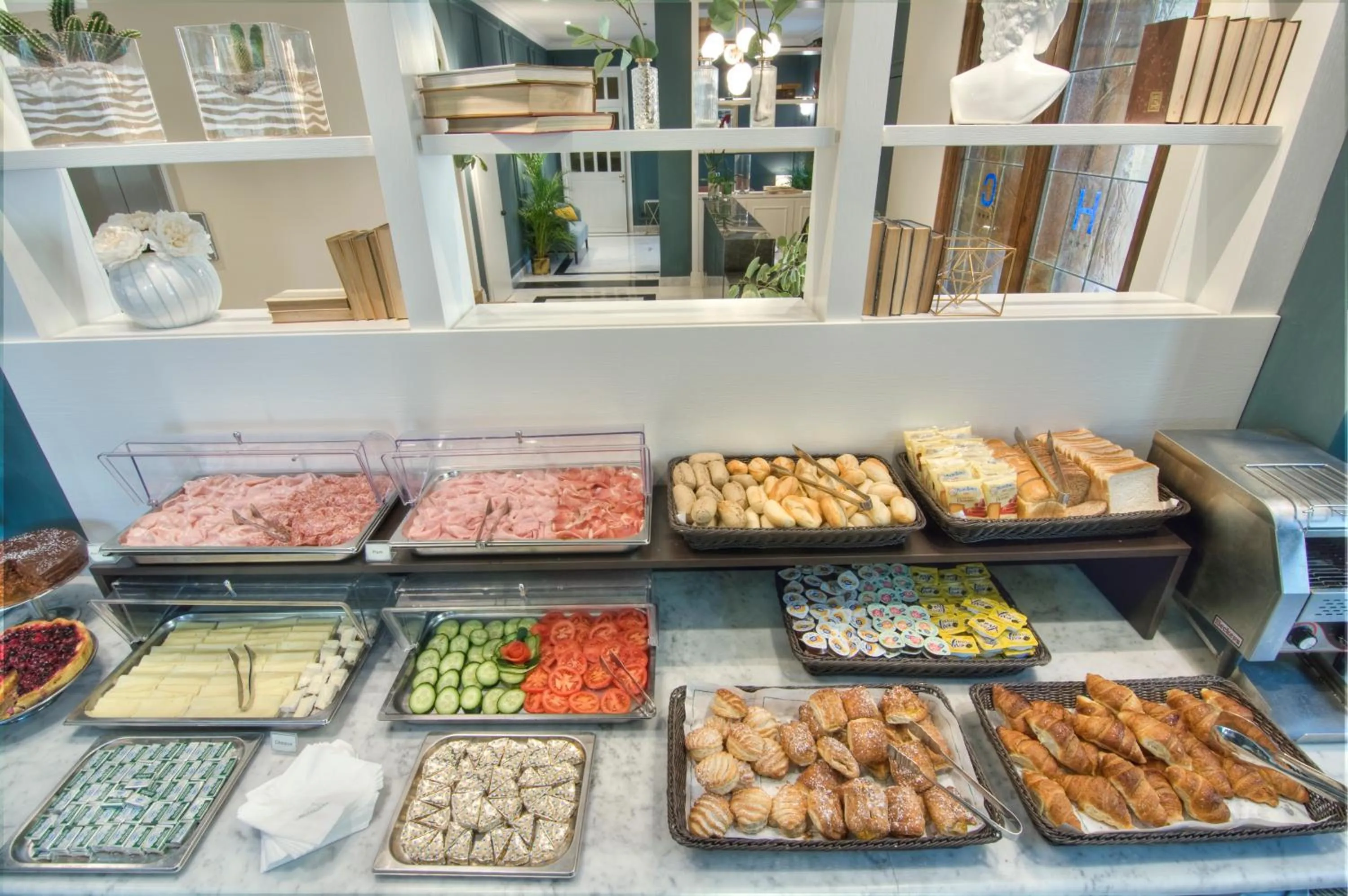 American breakfast in Hotel Golf