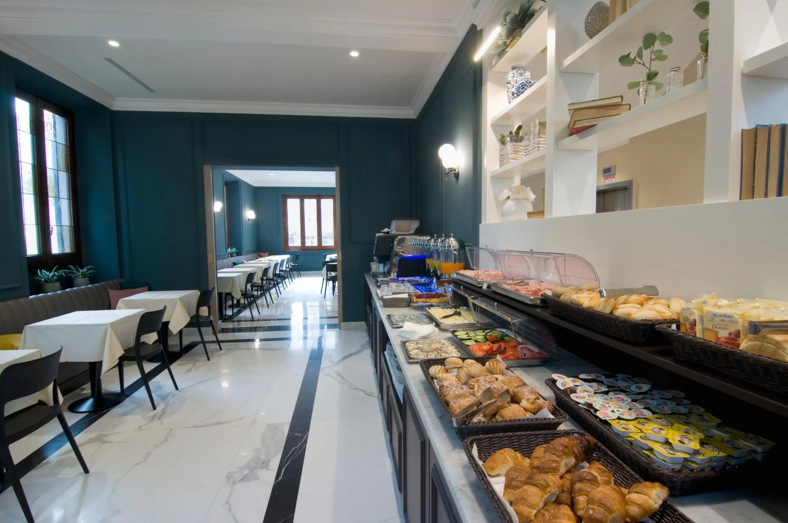 Buffet breakfast in Hotel Golf