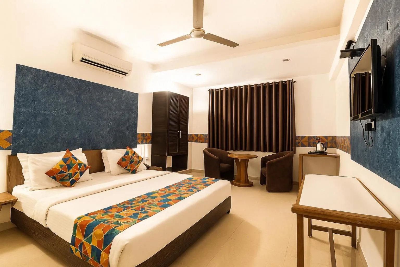 Bed in Hotel Omni Plaza