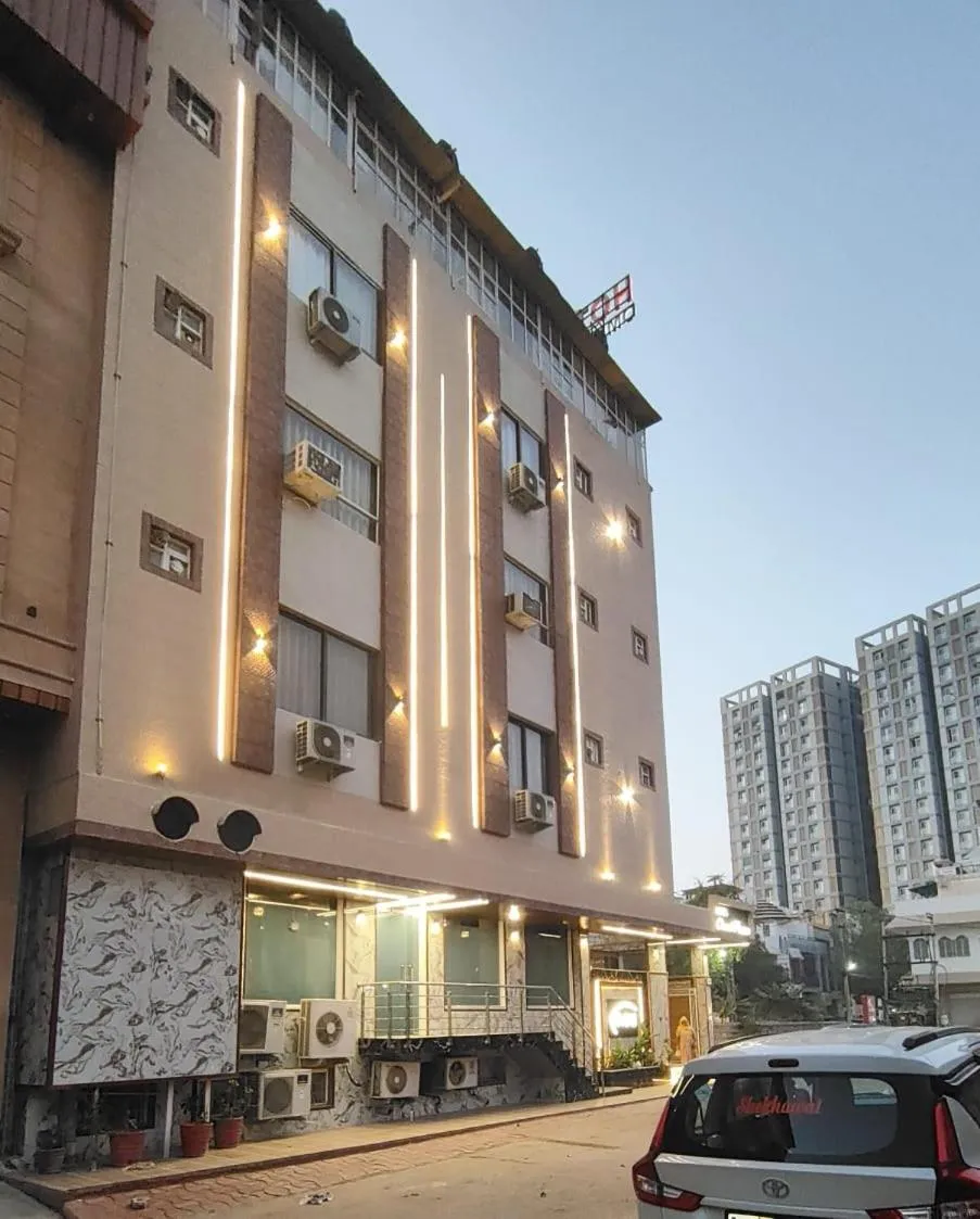 Street view in Hotel Omni Plaza