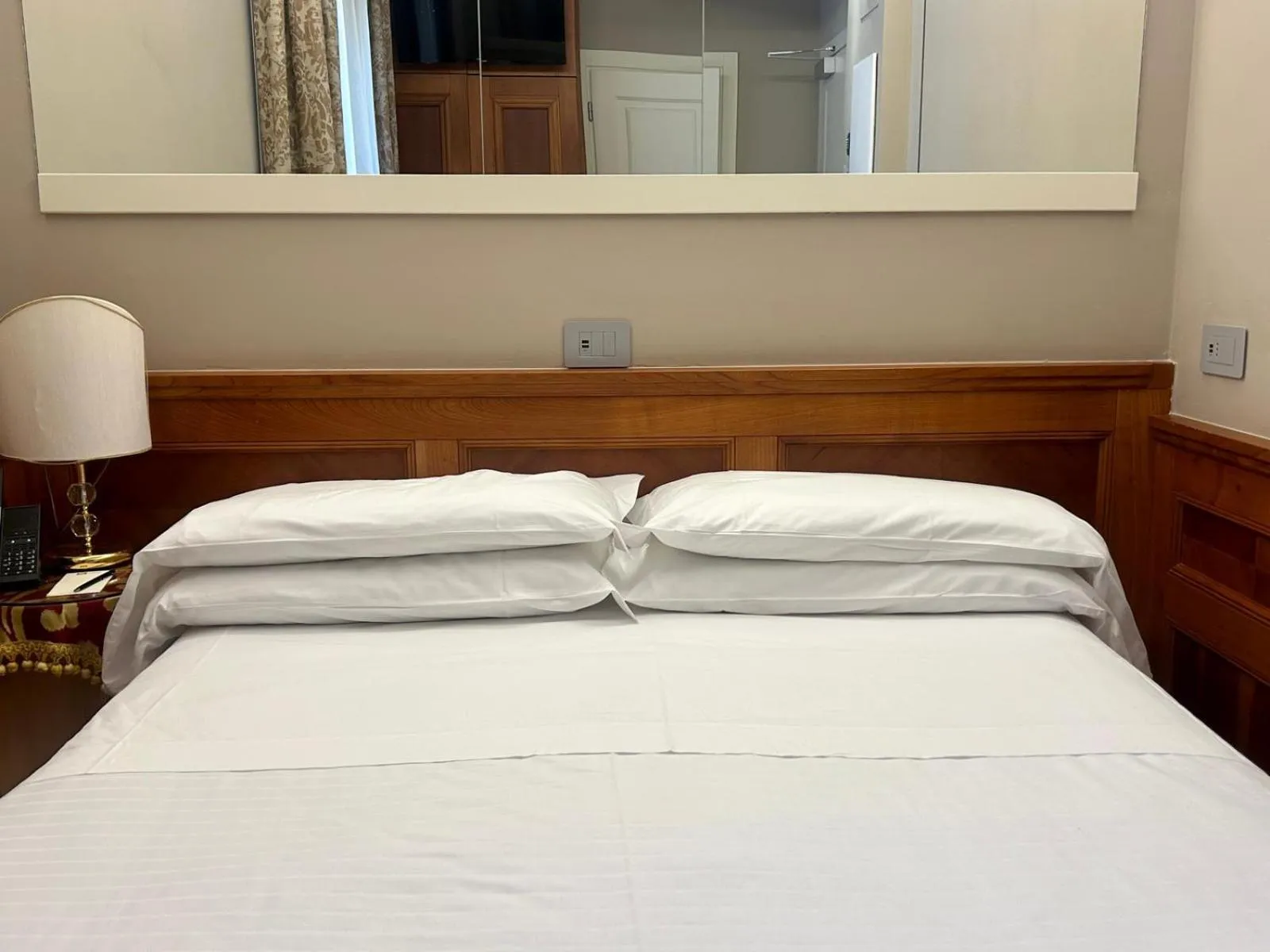 Bed in Albergo Cavalletto & Doge Orseolo