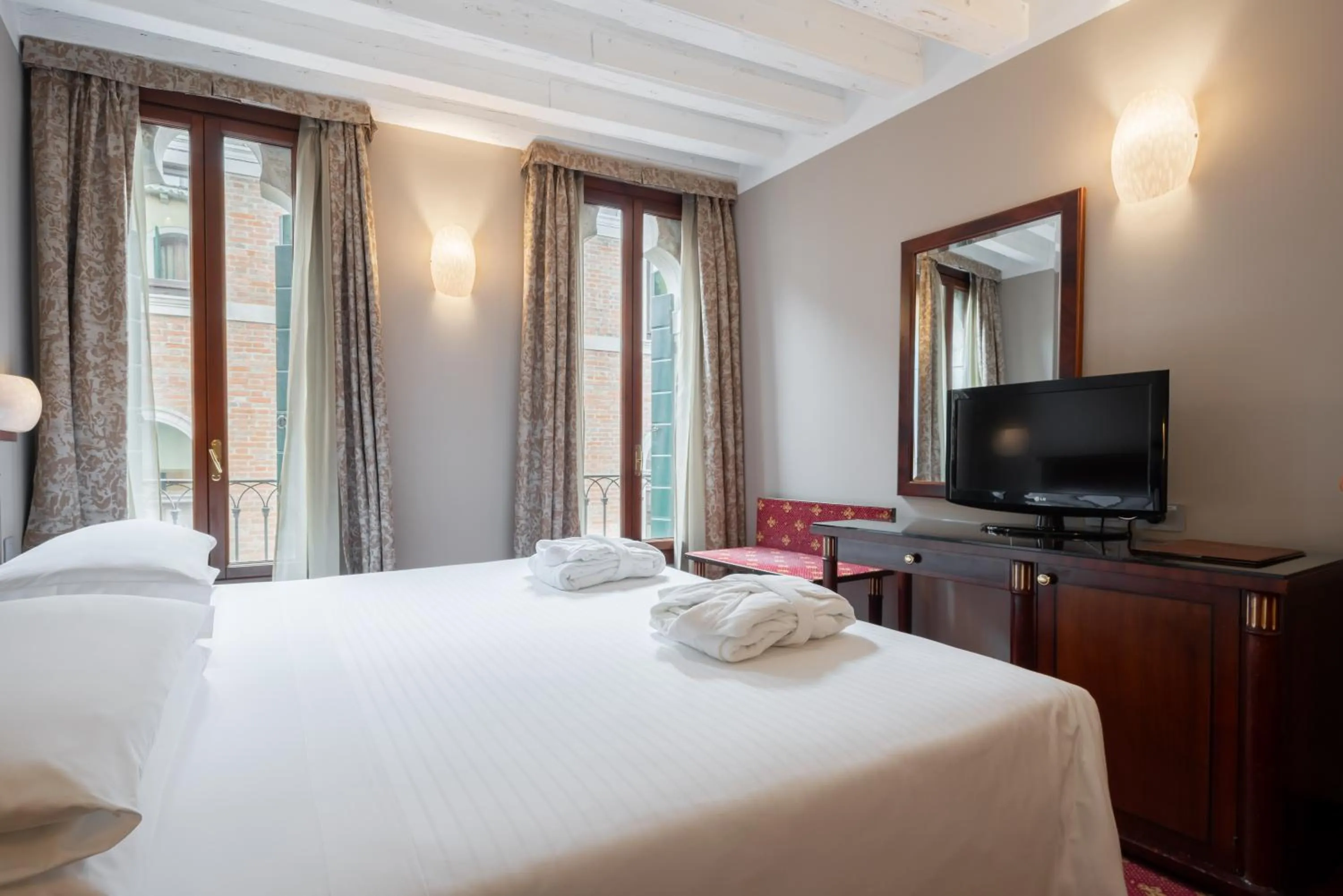 Bed in Albergo Cavalletto & Doge Orseolo