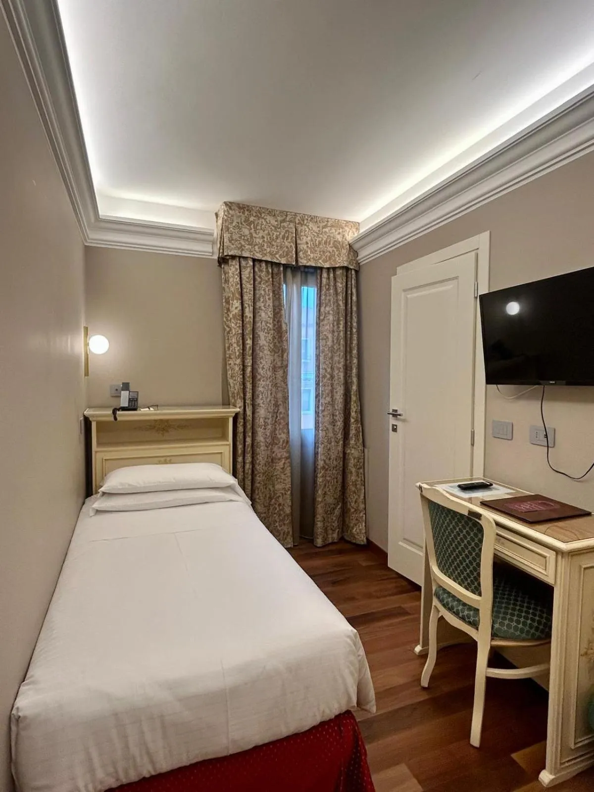 Bed in Albergo Cavalletto & Doge Orseolo