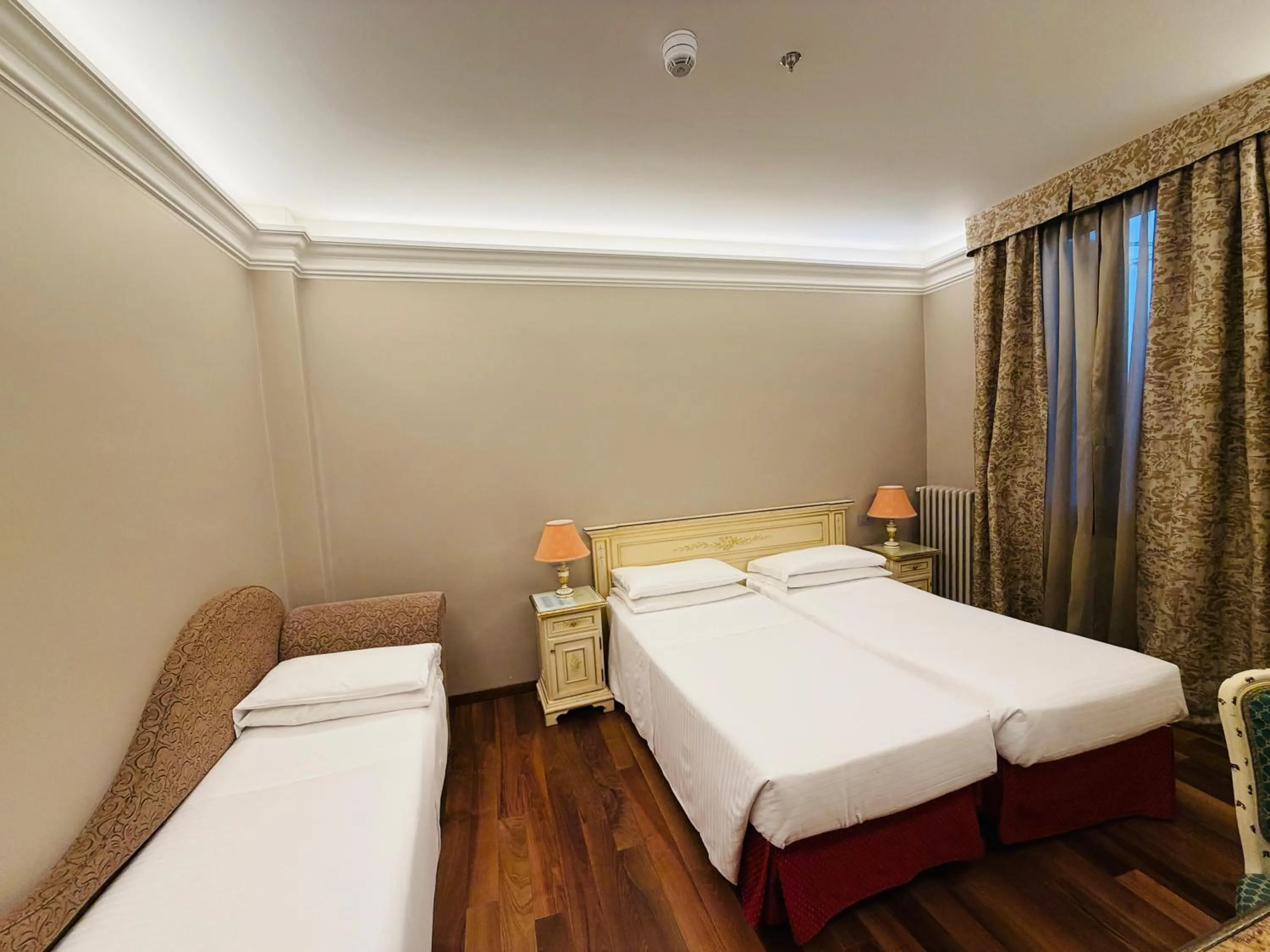 Bed in Albergo Cavalletto & Doge Orseolo