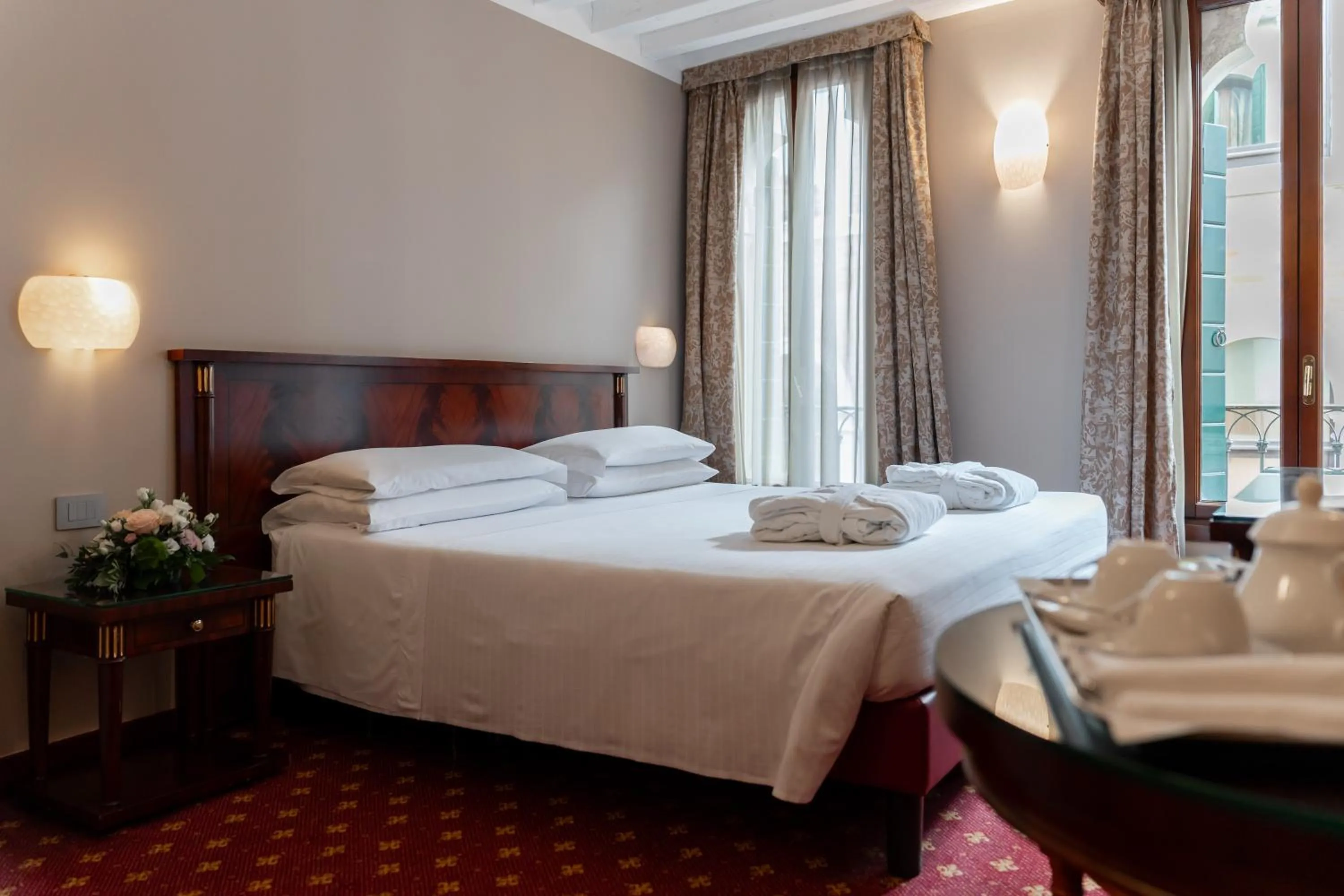 Bed in Albergo Cavalletto & Doge Orseolo