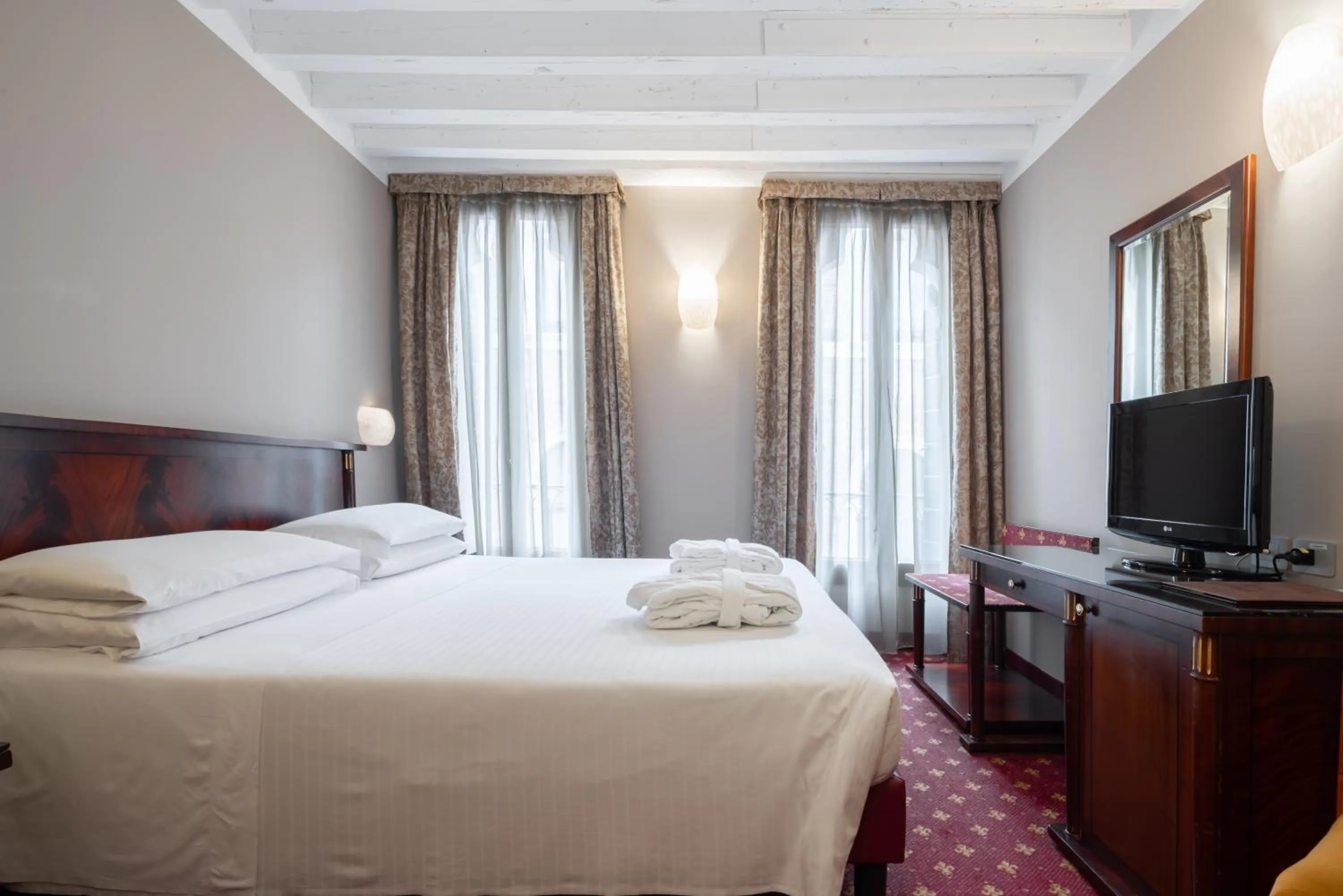 Bed in Albergo Cavalletto & Doge Orseolo