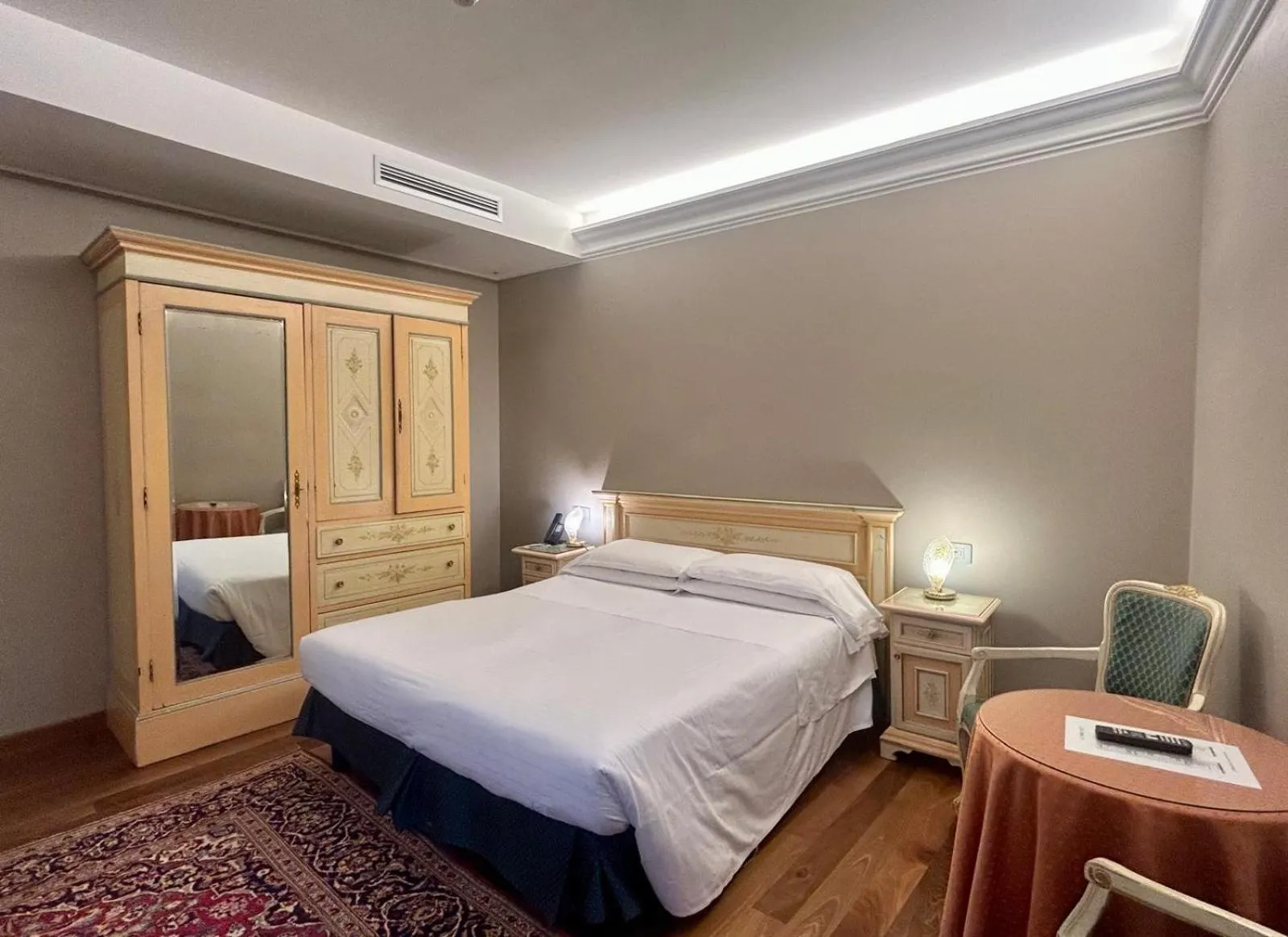 Bed in Albergo Cavalletto & Doge Orseolo